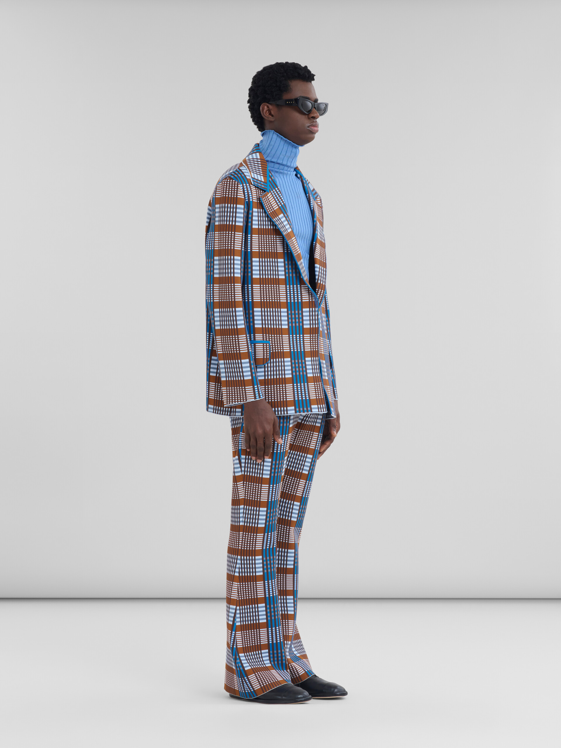 Pantalon en maille technique à carreaux bleus et marron - Pantalons - Image 5