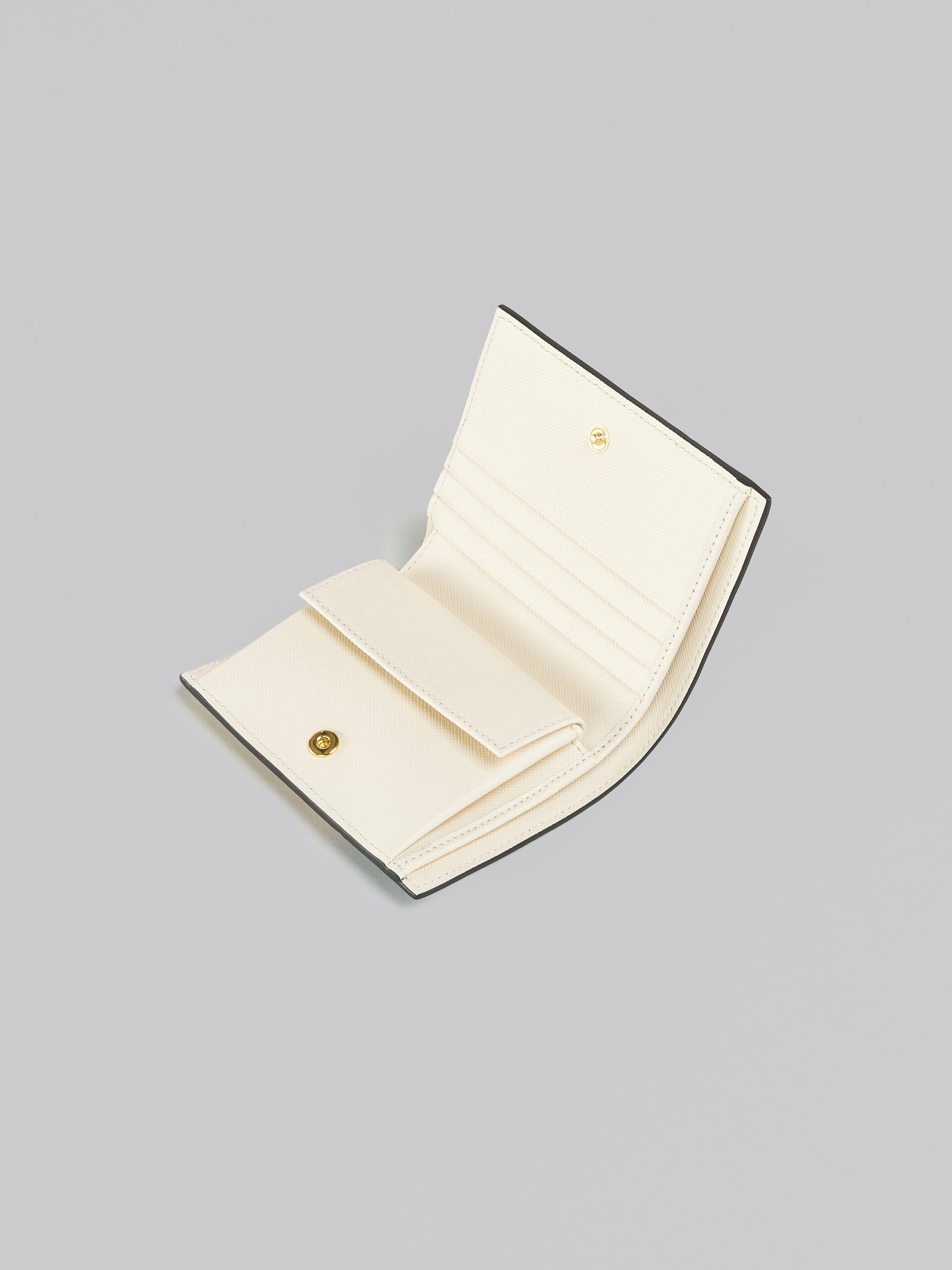 Portafoglio bi-fold in saffiano verde bianco e beige - Portafogli - Image 4