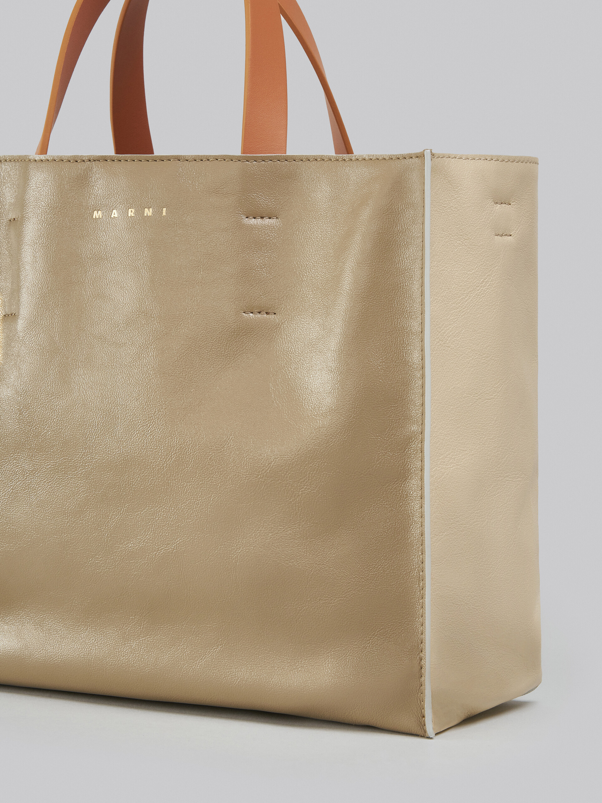 Museo Soft Bag E/W in pelle grigio-verde e beige - Borse shopping - Image 5
