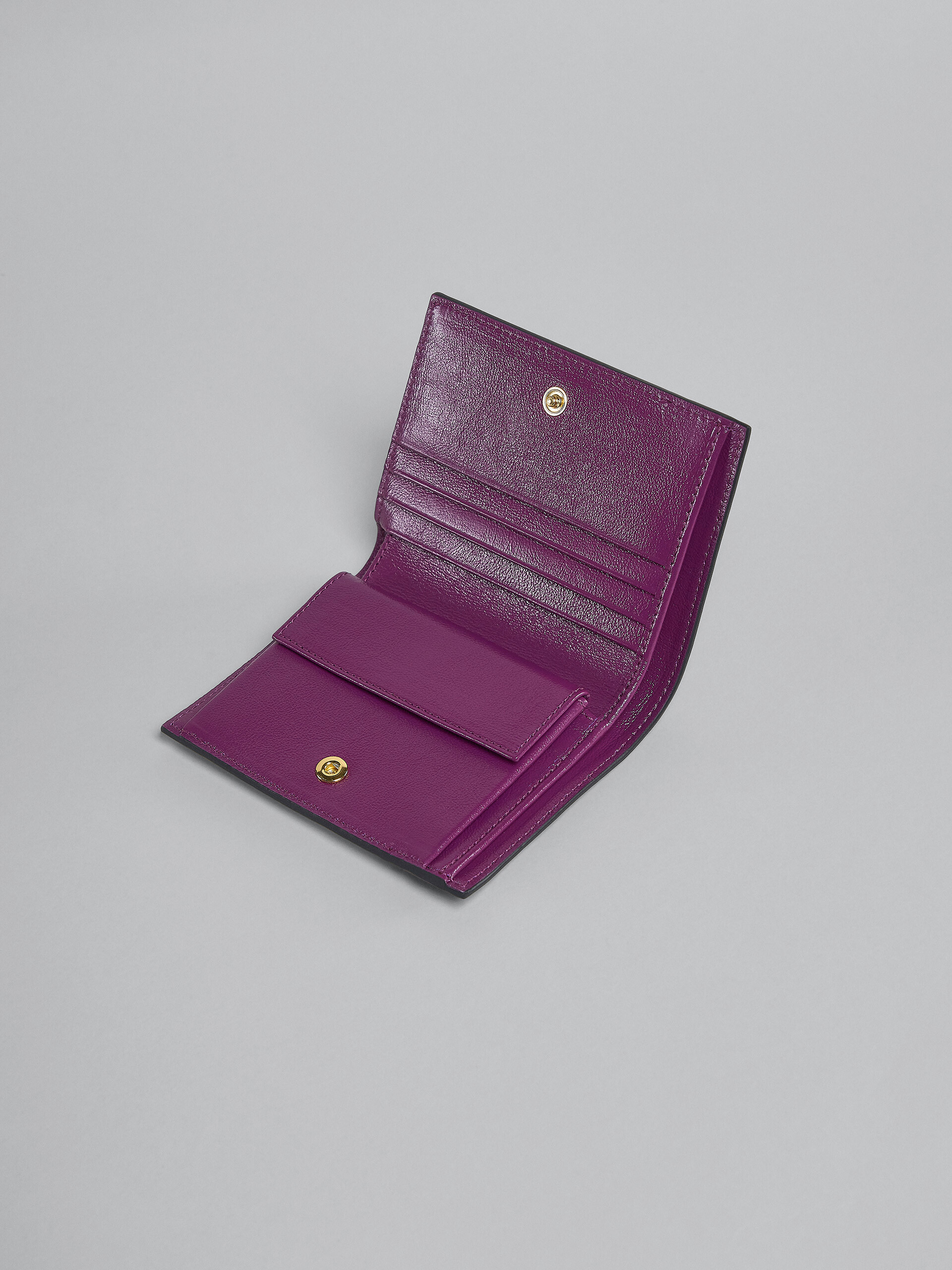 Portafoglio bi-fold in pelle viola e bianca - Portafogli - Image 4