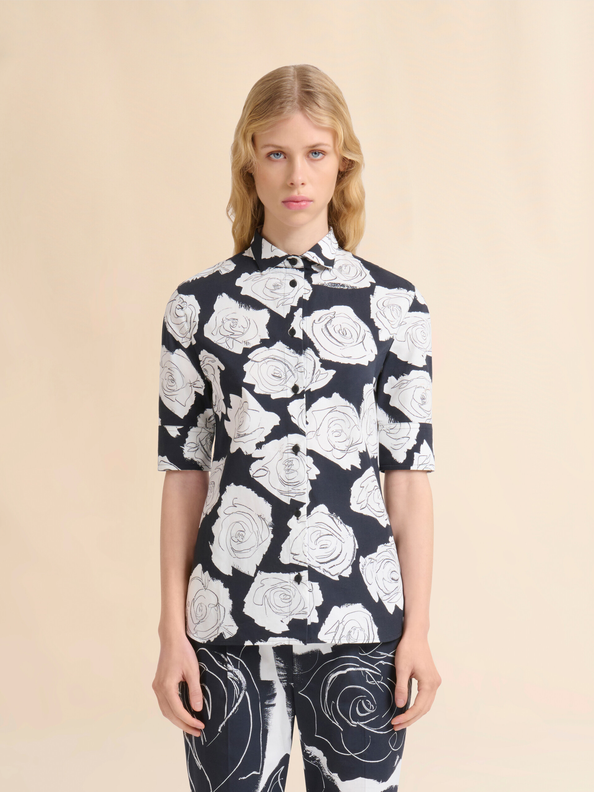 Black poplin short-sleeve shirt with Luna print - Shirts - Image 2