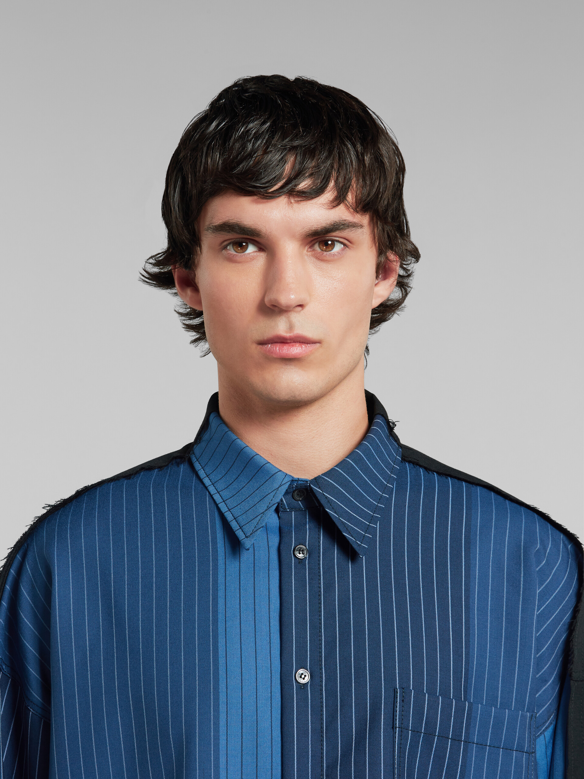 Camicia in lana gessata blu dégradé con retro a contrasto - Camicie - Image 4