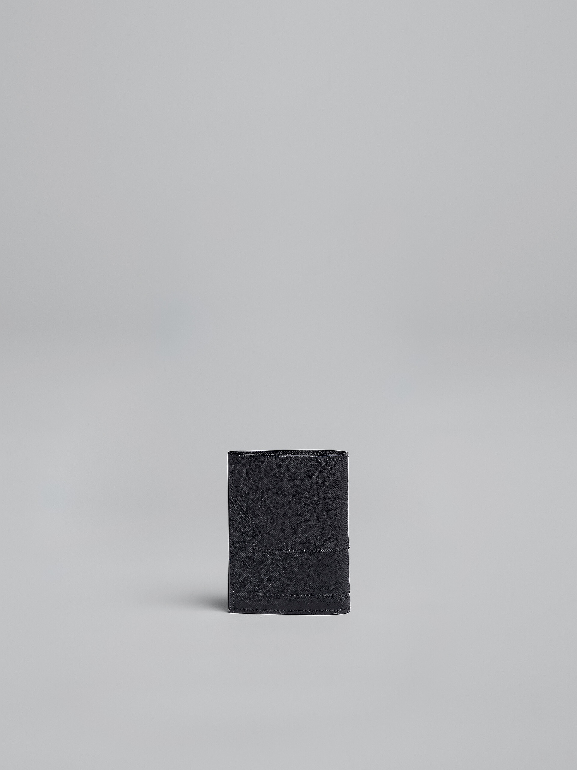 Portafoglio bi-fold in vitello Saffiano nero - Portafogli - Image 3