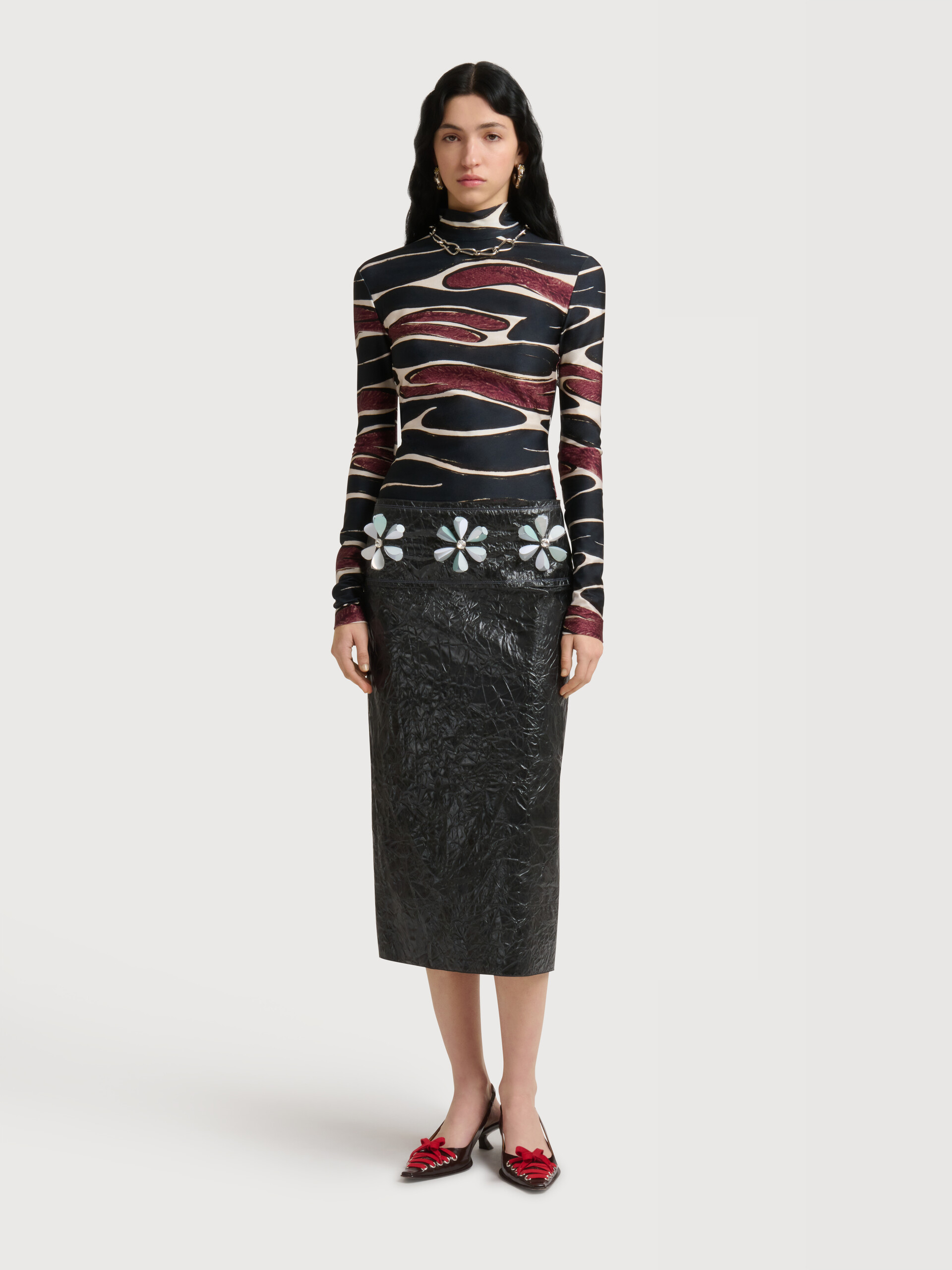 Black crinkled midi skirt with daisy details - Skirts - Image 2