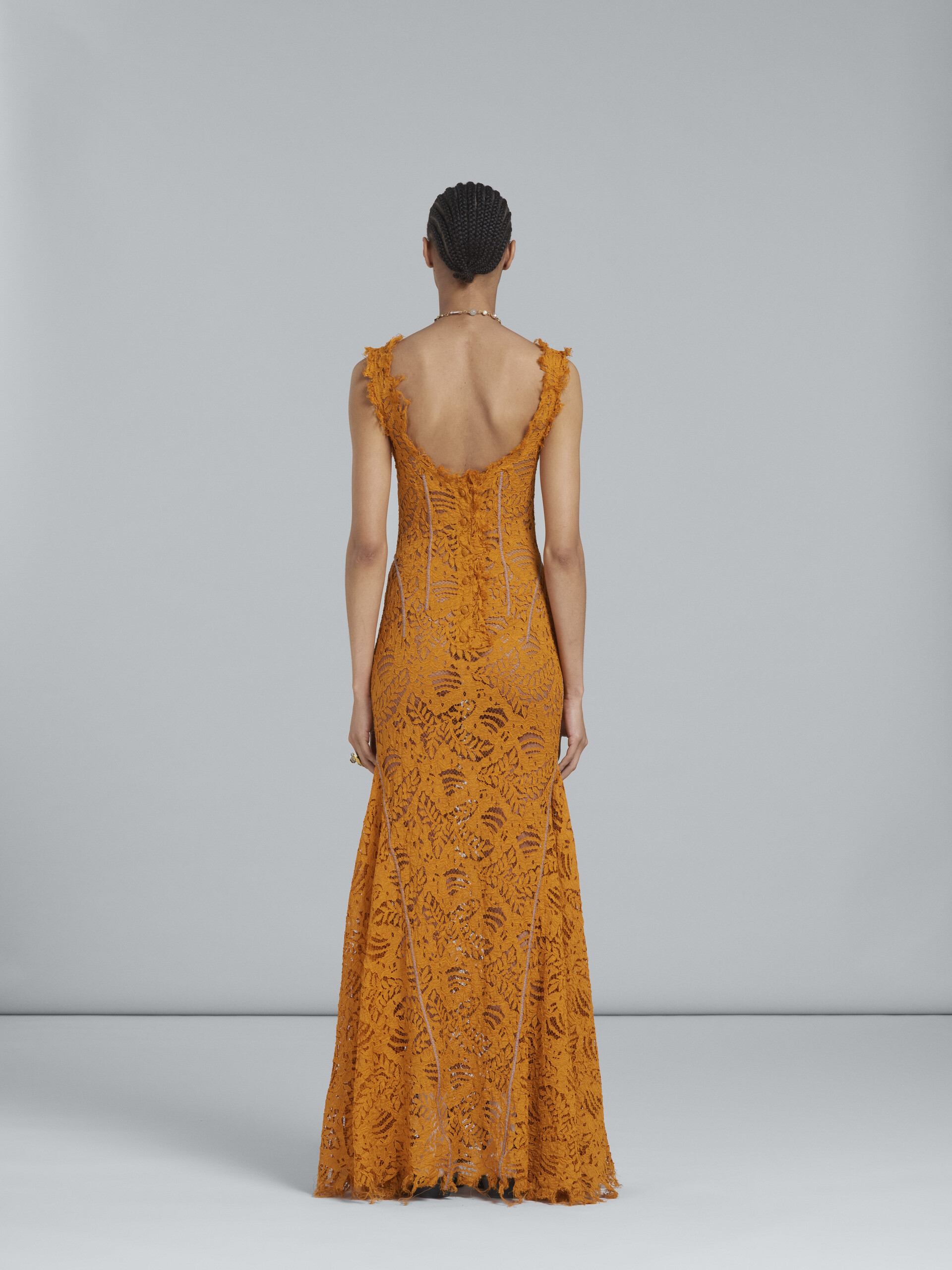 Long dress in gold-tone lace - Dresses - Image 3
