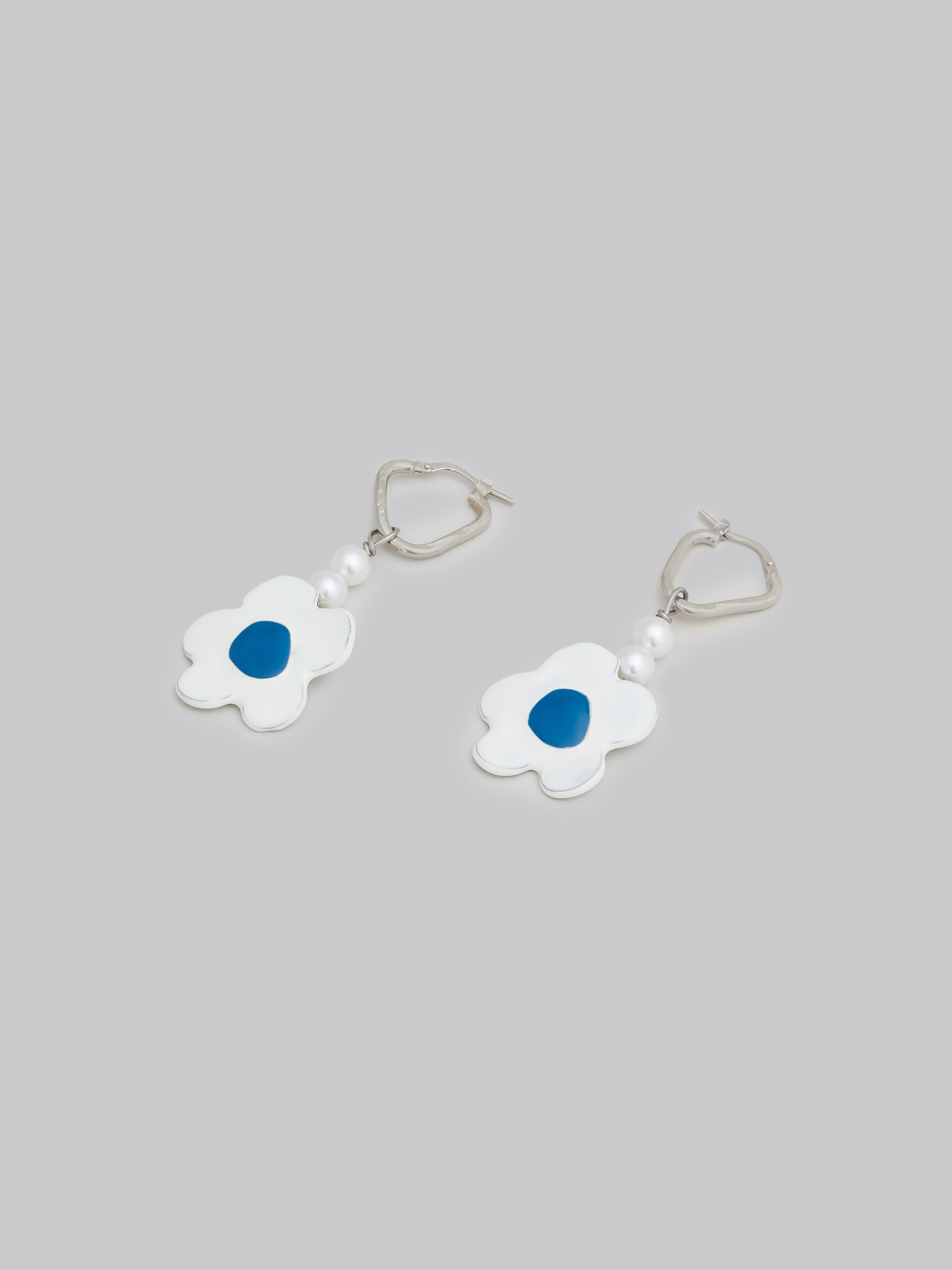 White floral earrings - Earrings - Image 4