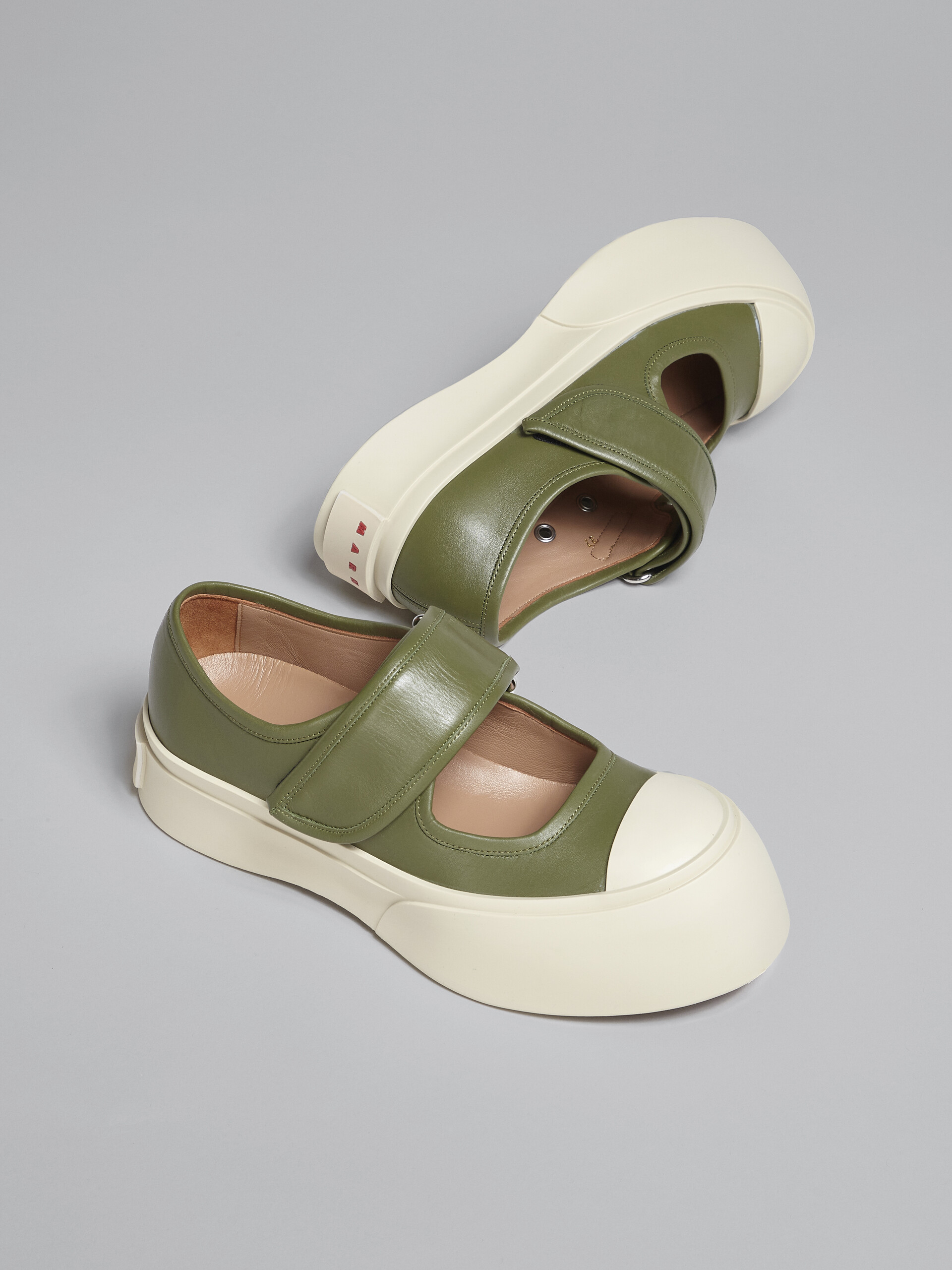 Zapatilla Mary-Jane PABLO de napa verde - Sneakers - Image 5