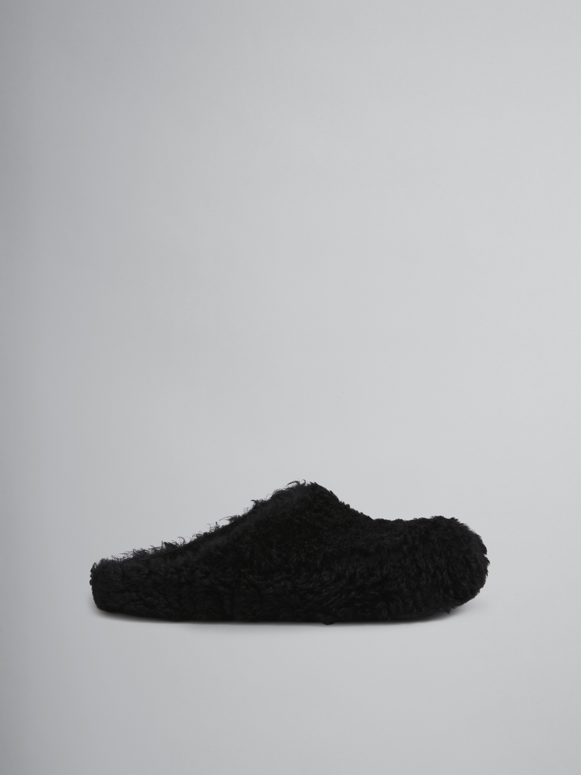 Pantolette aus schwarzem Shearling - Holzschuhe - Image 1