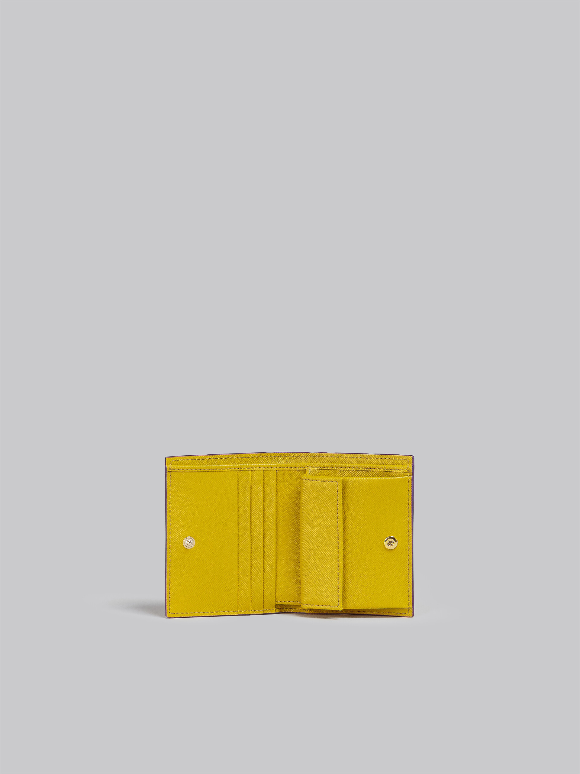 Portefeuille à deux volets en cuir saffiano jaune - Portefeuilles - Image 2