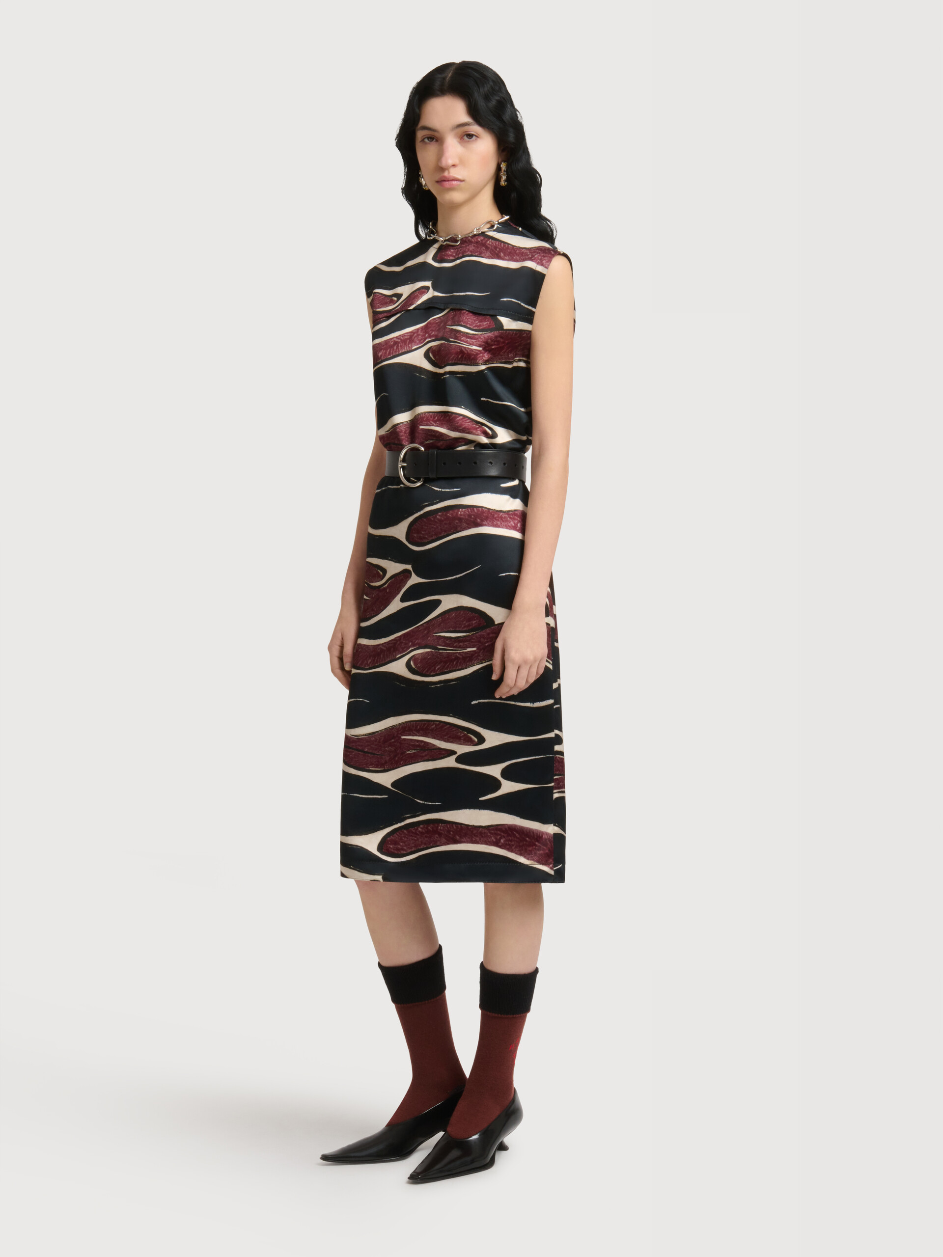 Black viscose dress with Crimson Flow print - Dresses - Image 3