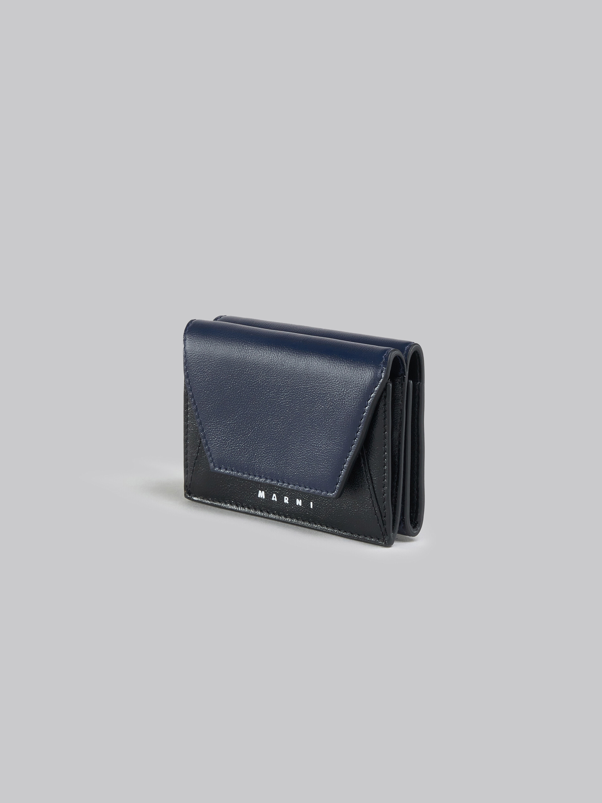 ネイビーブルーとブラック レザー製三つ折りウォレット - 財布 - Image 4