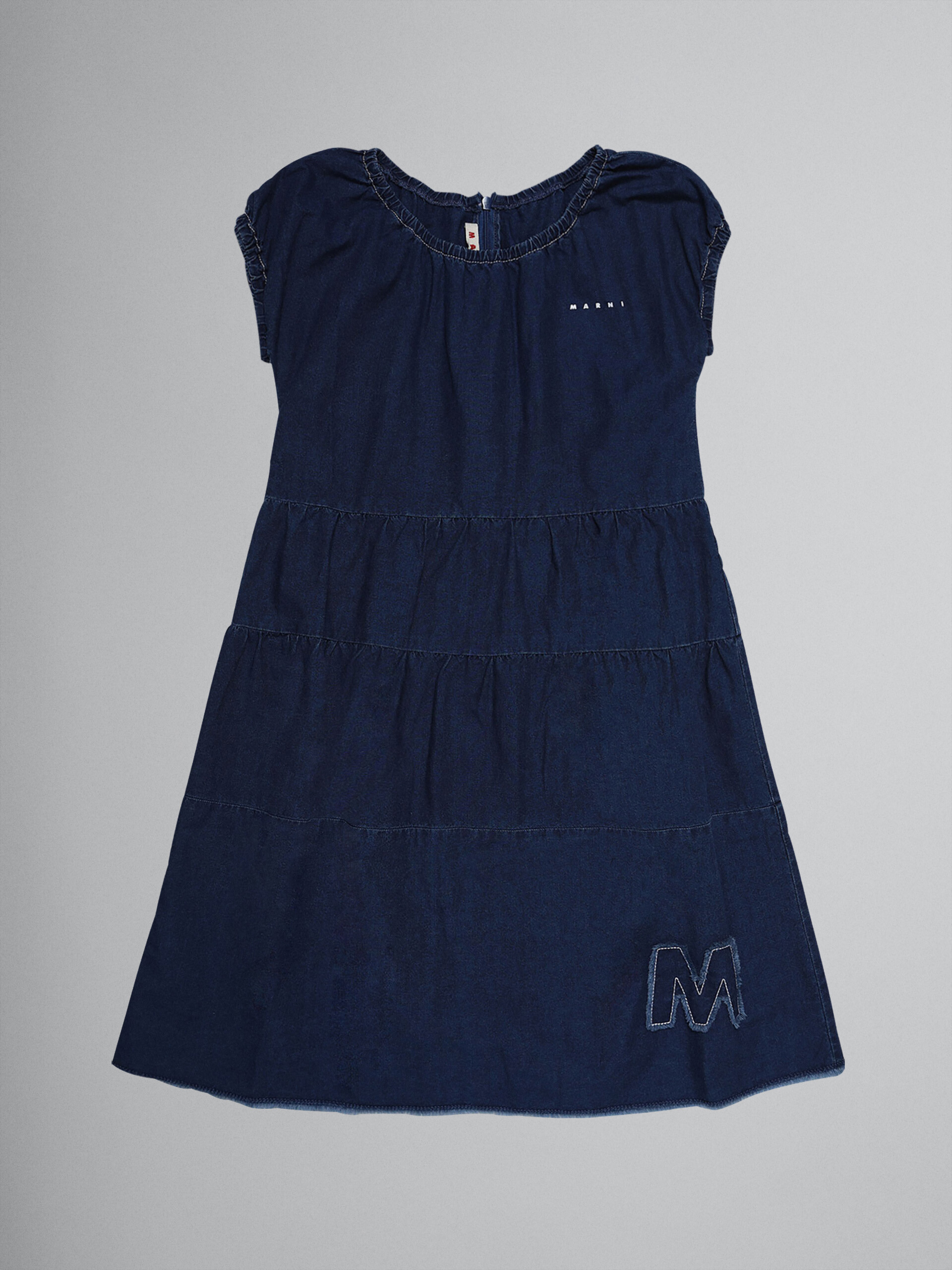 Kleid aus Denim mit „M“ - Kleider - Image 1