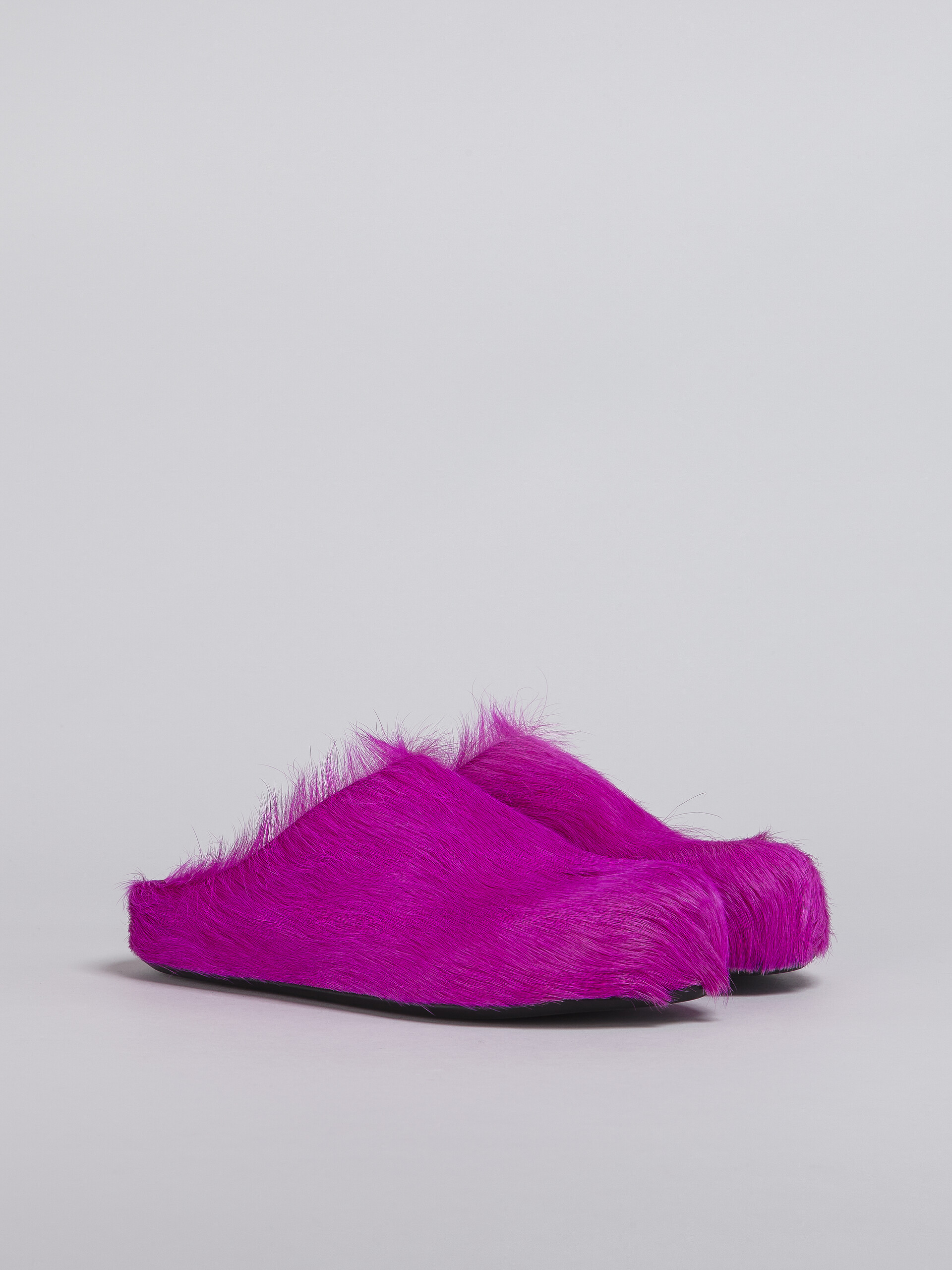 Pinkfarbene Fußbett-Sabots aus Kalbsfell - Holzschuhe - Image 2