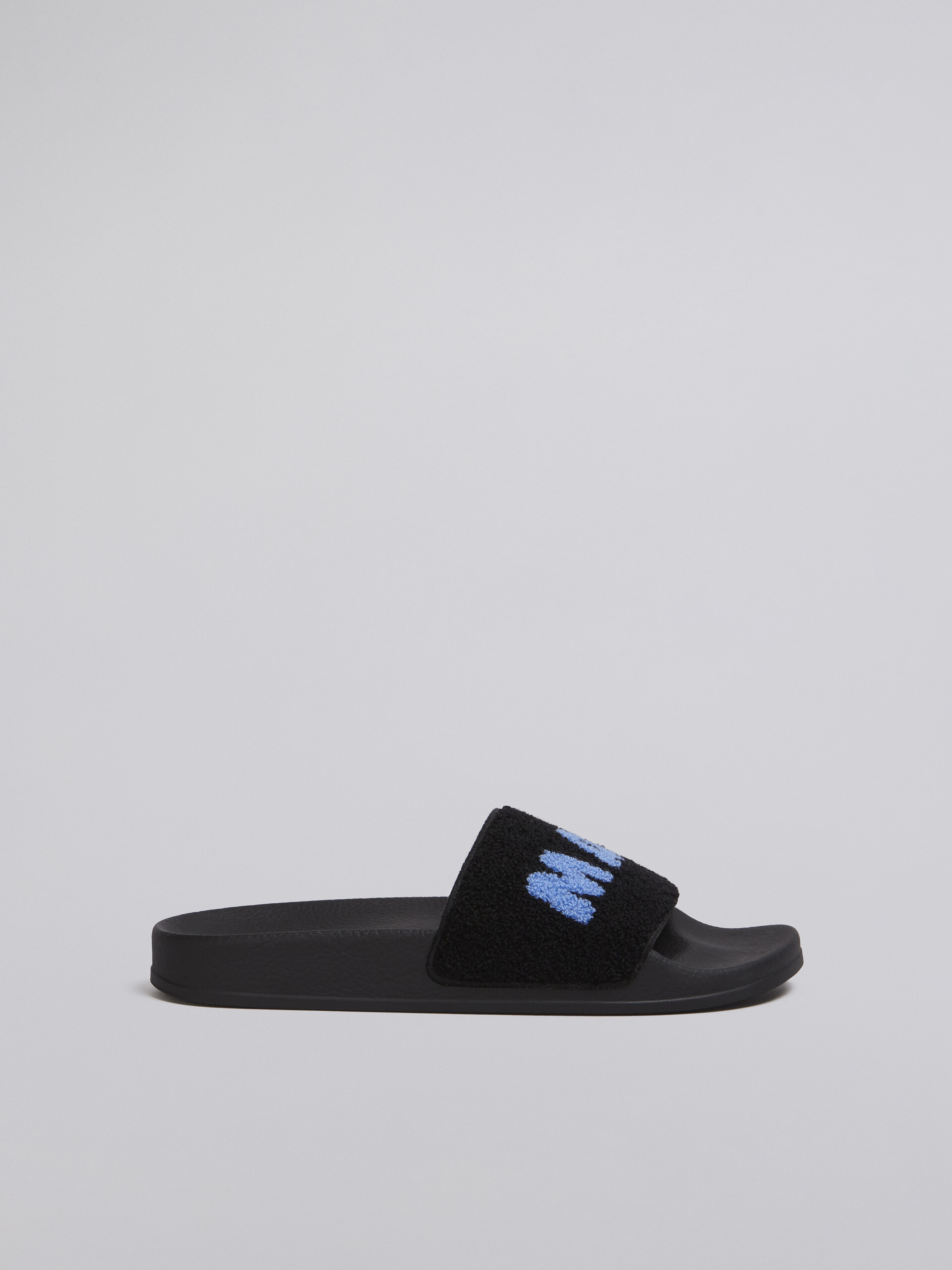 Sandalo in gomma con fascia in spugna nero e blu - Sandali - Image 1