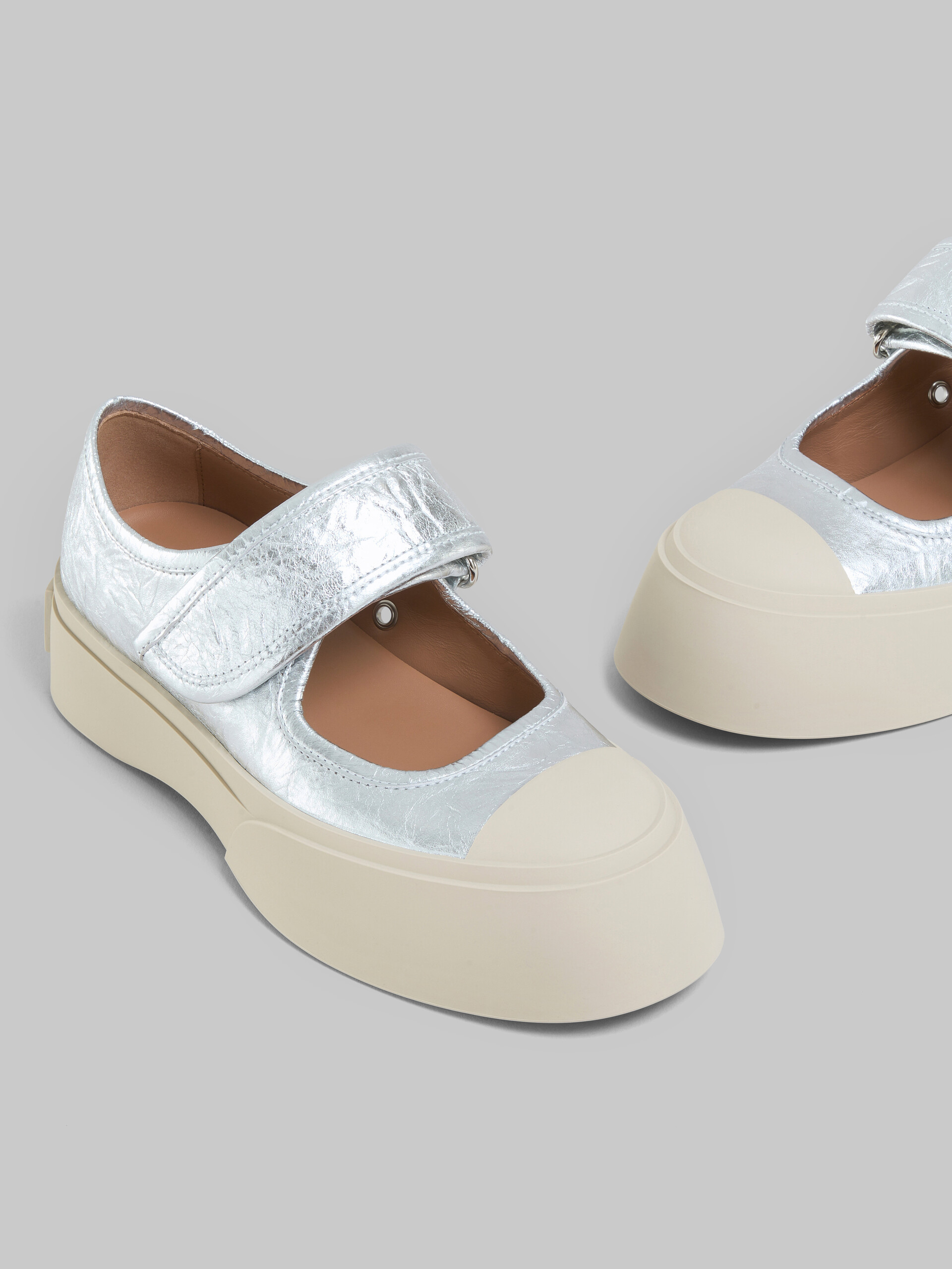 Zapatilla Mary Jane de piel plateada - Sneakers - Image 5