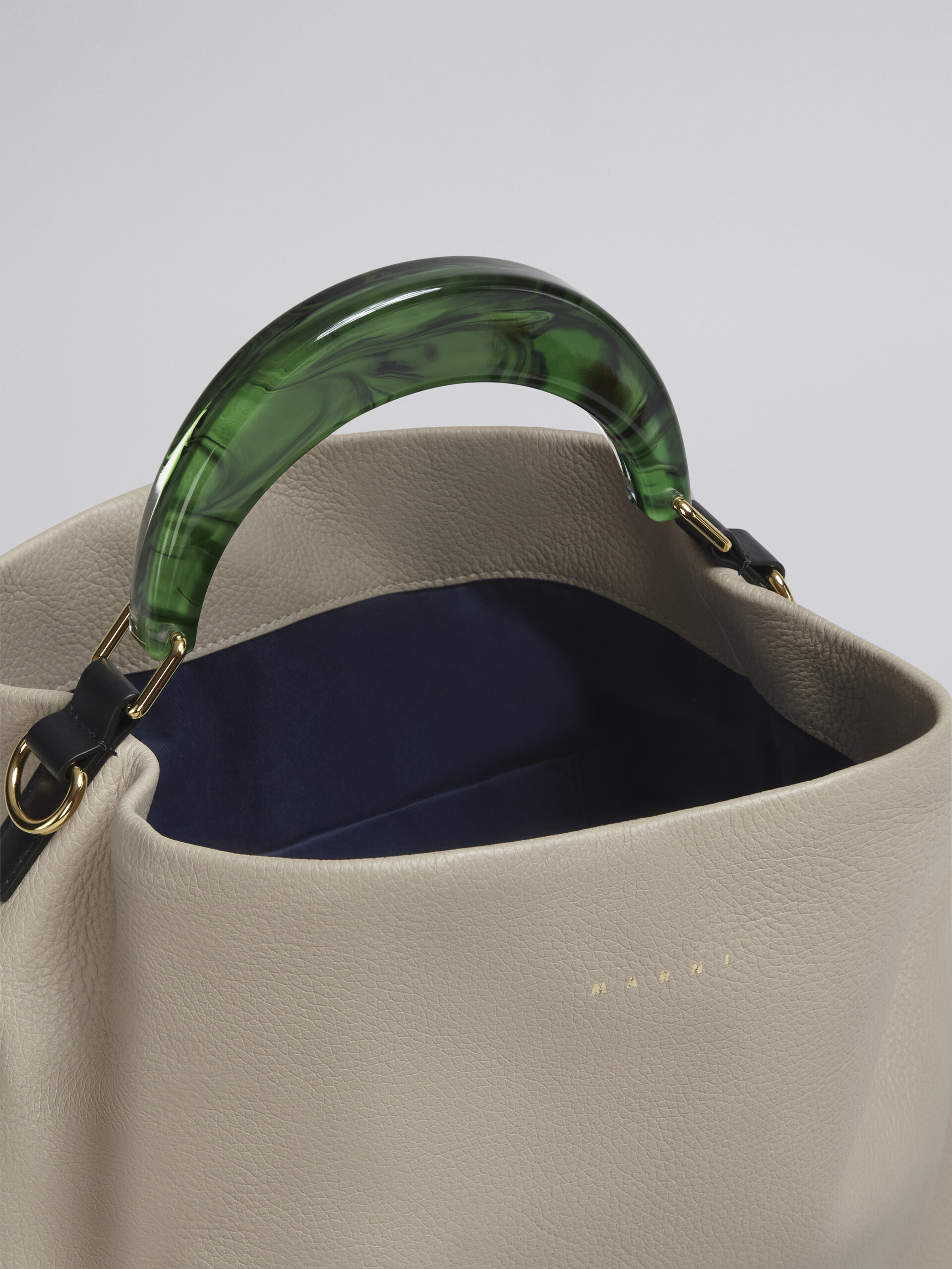 HOBO bag in beige grained calfskin and resin handle - Shoulder Bags - Image 4