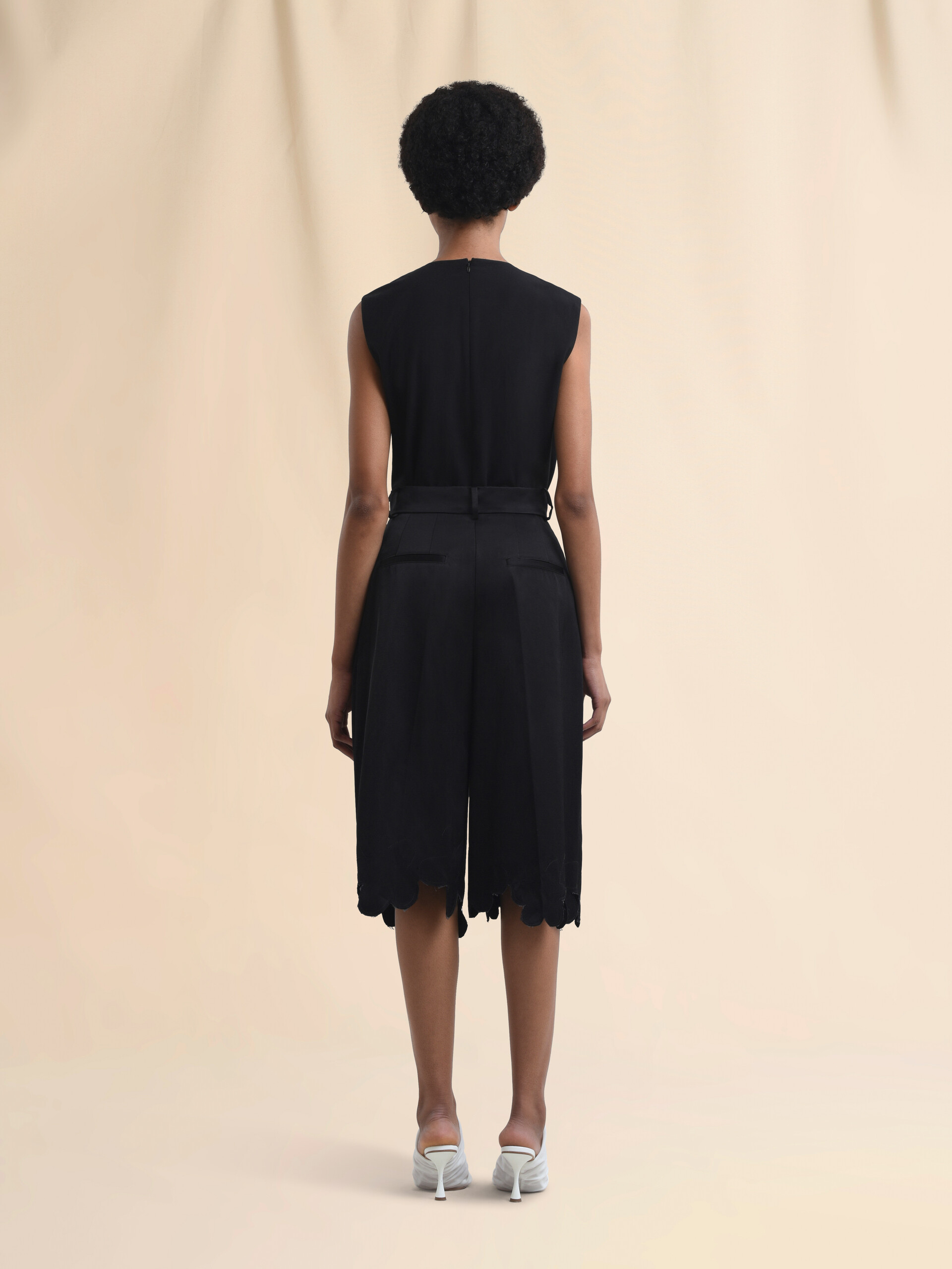 Duchesse-Bermudashorts mit gewelltem Saum - Hosen - Image 3