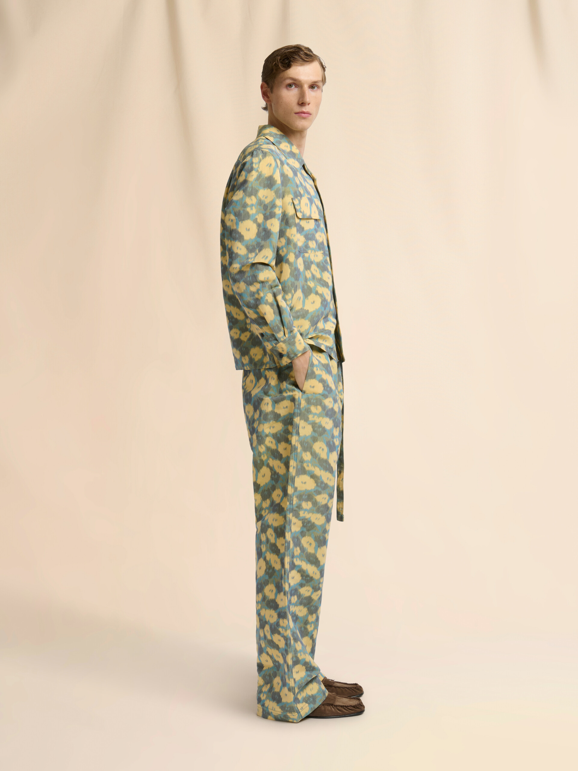 Green linen blend trousers with blurry floral print - Pants - Image 5