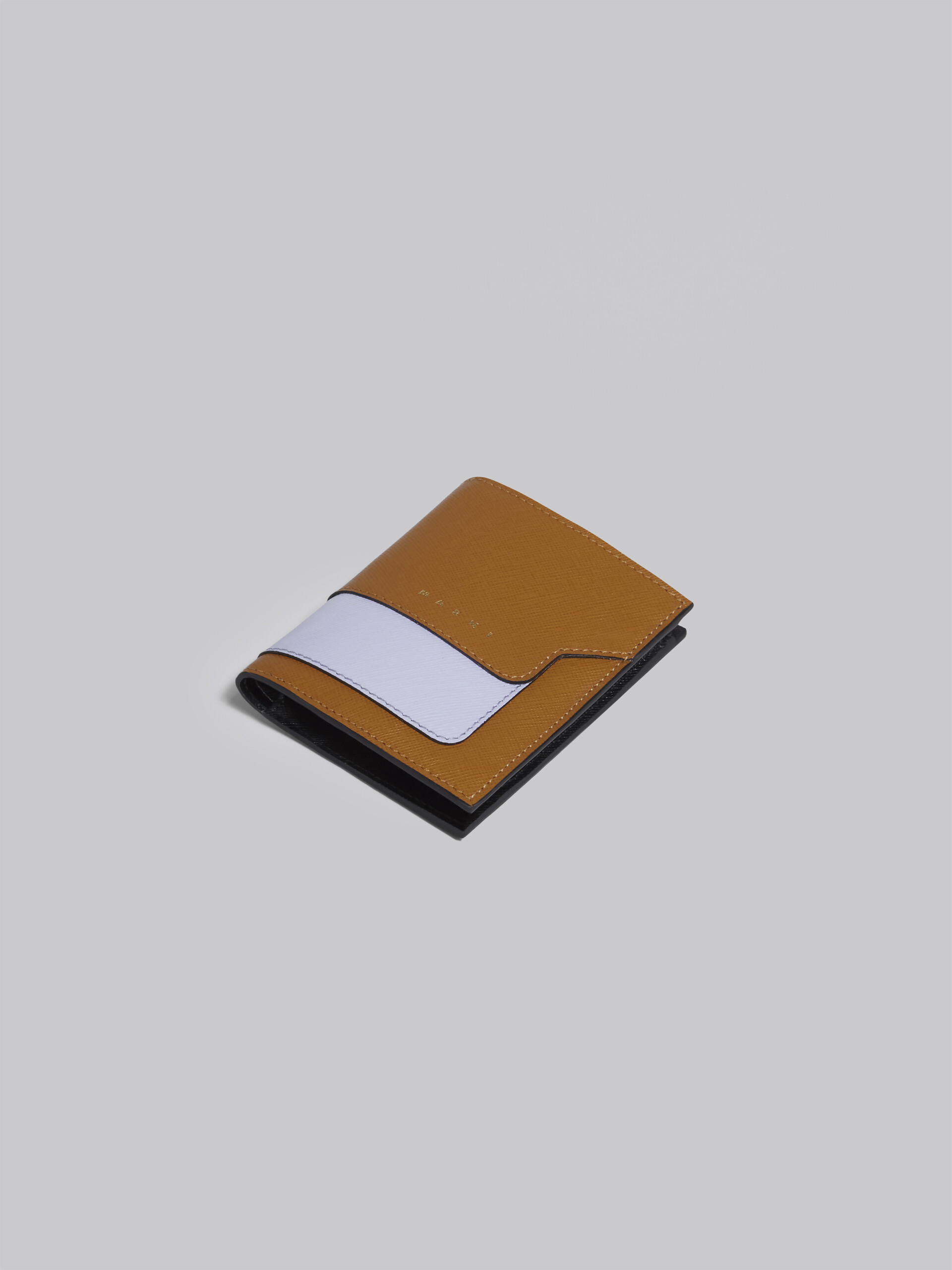 Portafoglio bi-fold in saffiano marrone lilla e nero - Portafogli - Image 5