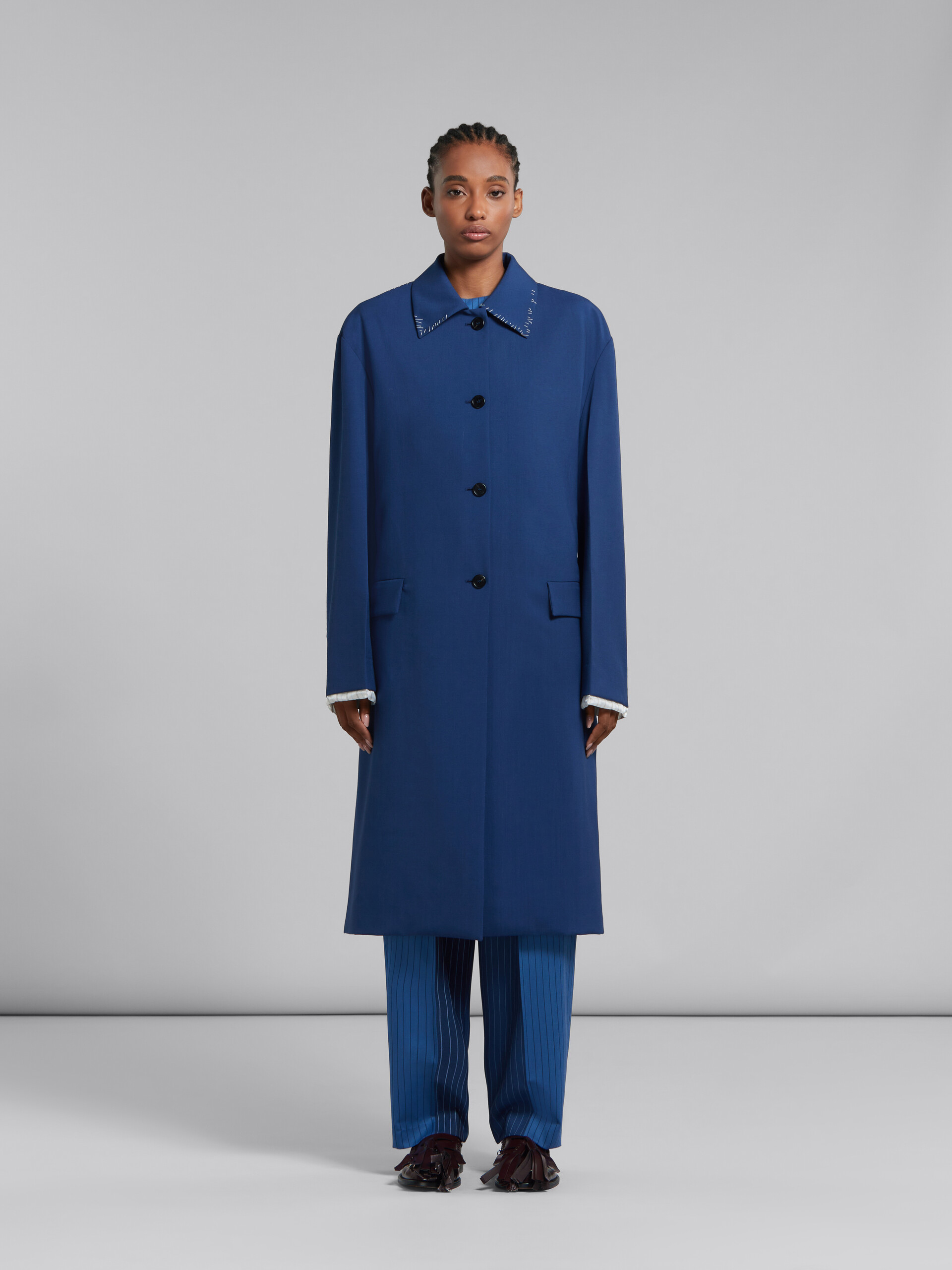 Blauer Trenchcoat aus Tropenwolle - Mäntel - Image 2