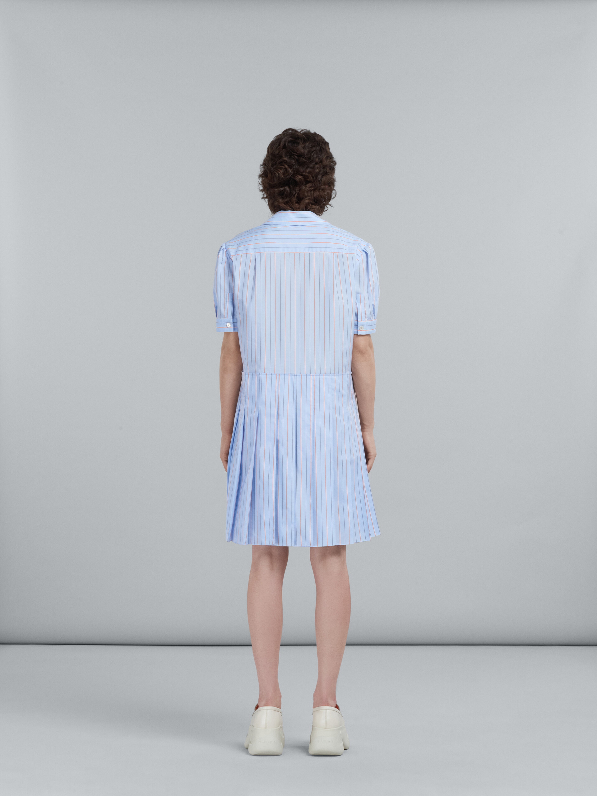 Short dress in light blue striped bio poplin - Dresses - Image 3