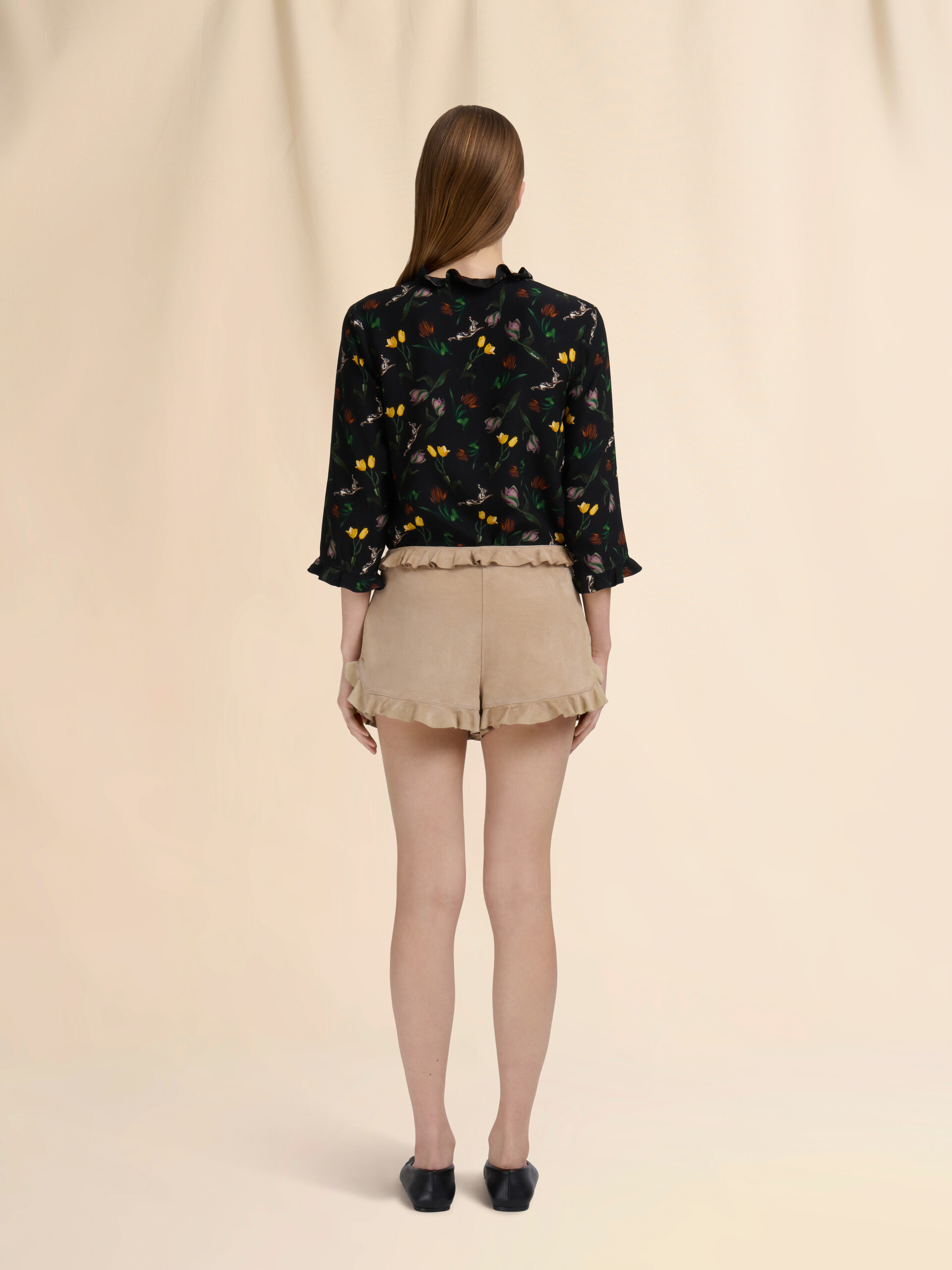 Beige suede shorts with ruffle - Pants - Image 3
