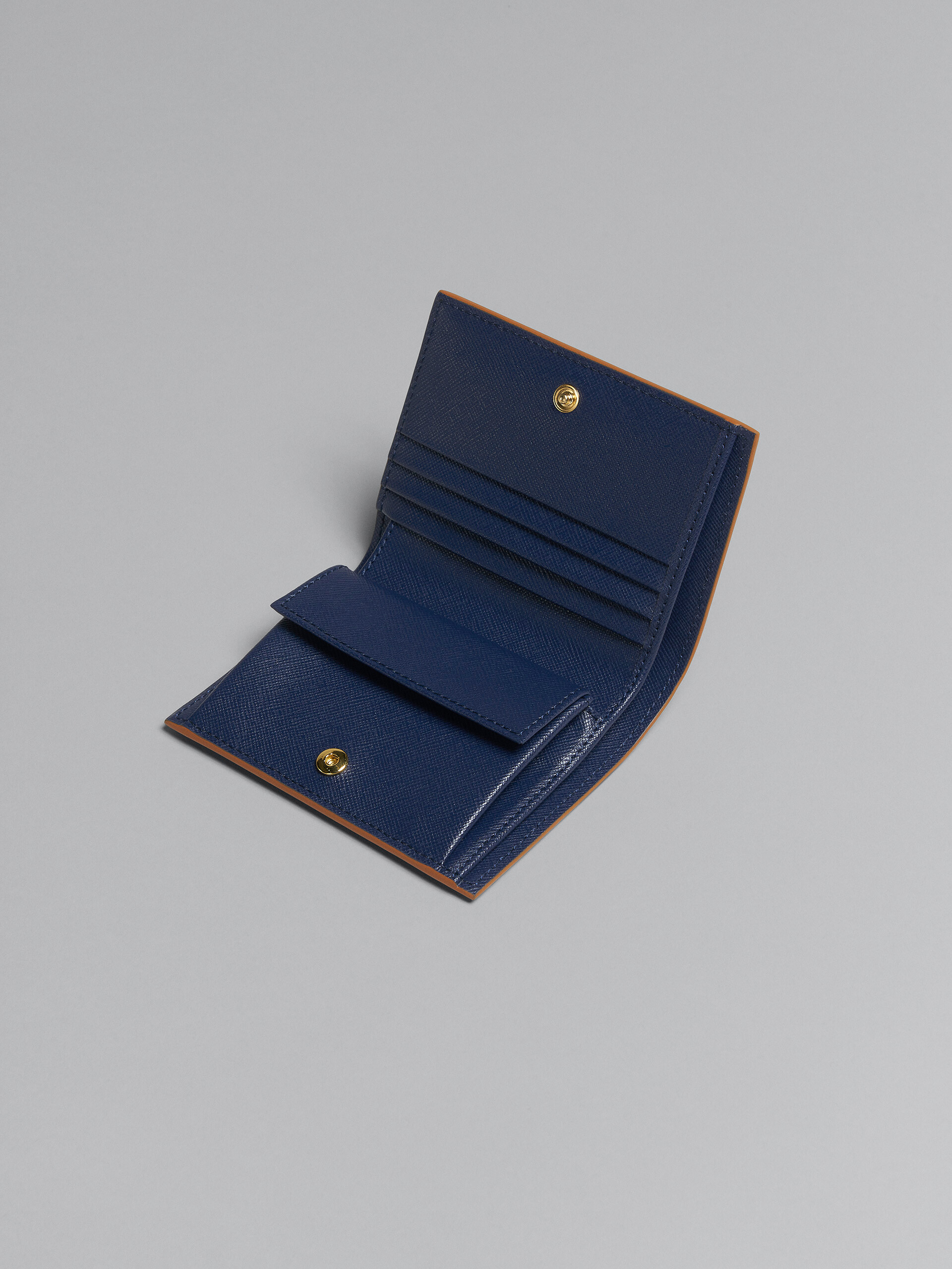 ブラック サフィアーノカーフレザー製 二つ折り財布財布