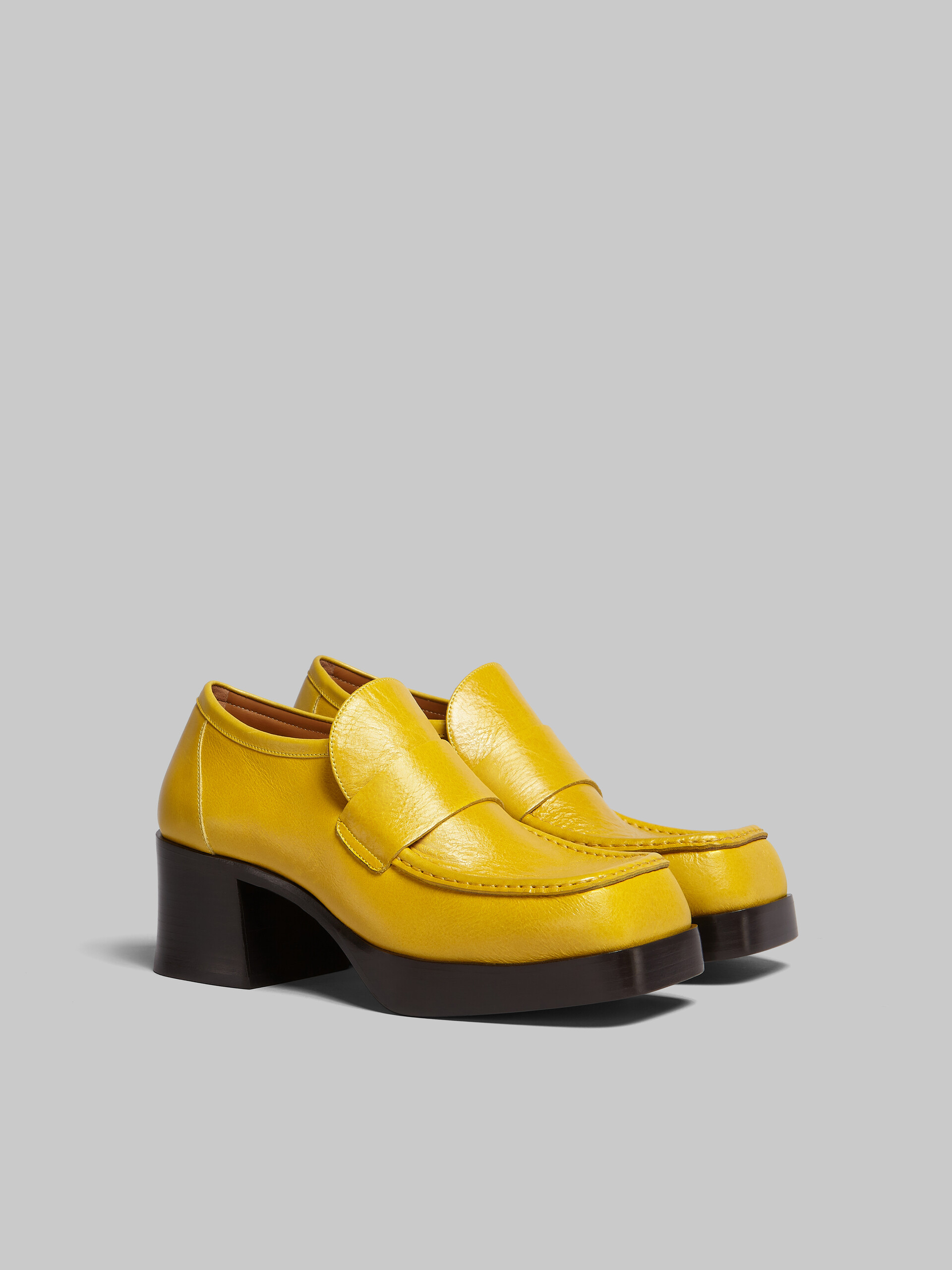 Yellow leather heeled loafer - Mocassin - Image 2