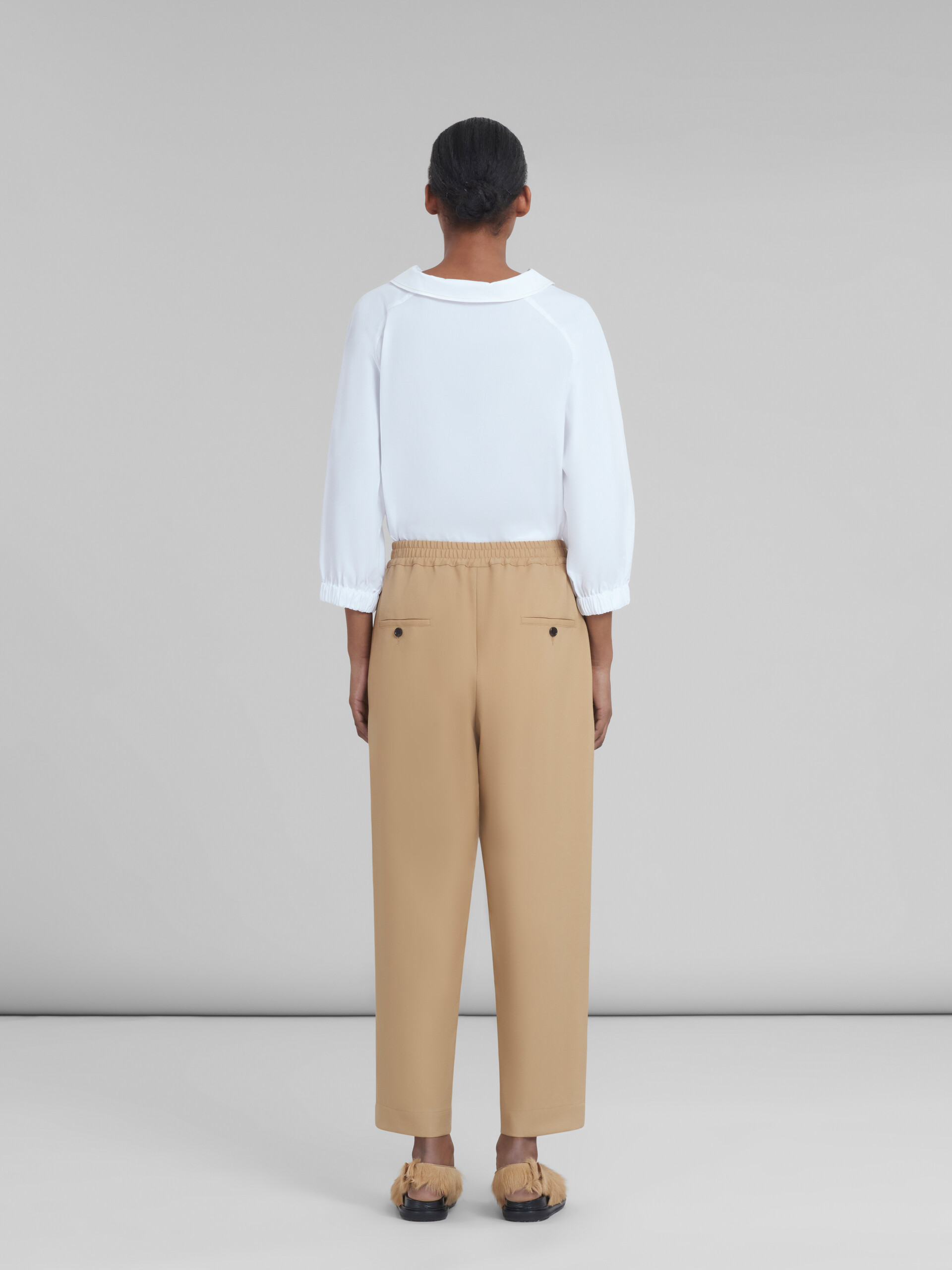 Cropped trousers in beige tropical wool - Pants - Image 3
