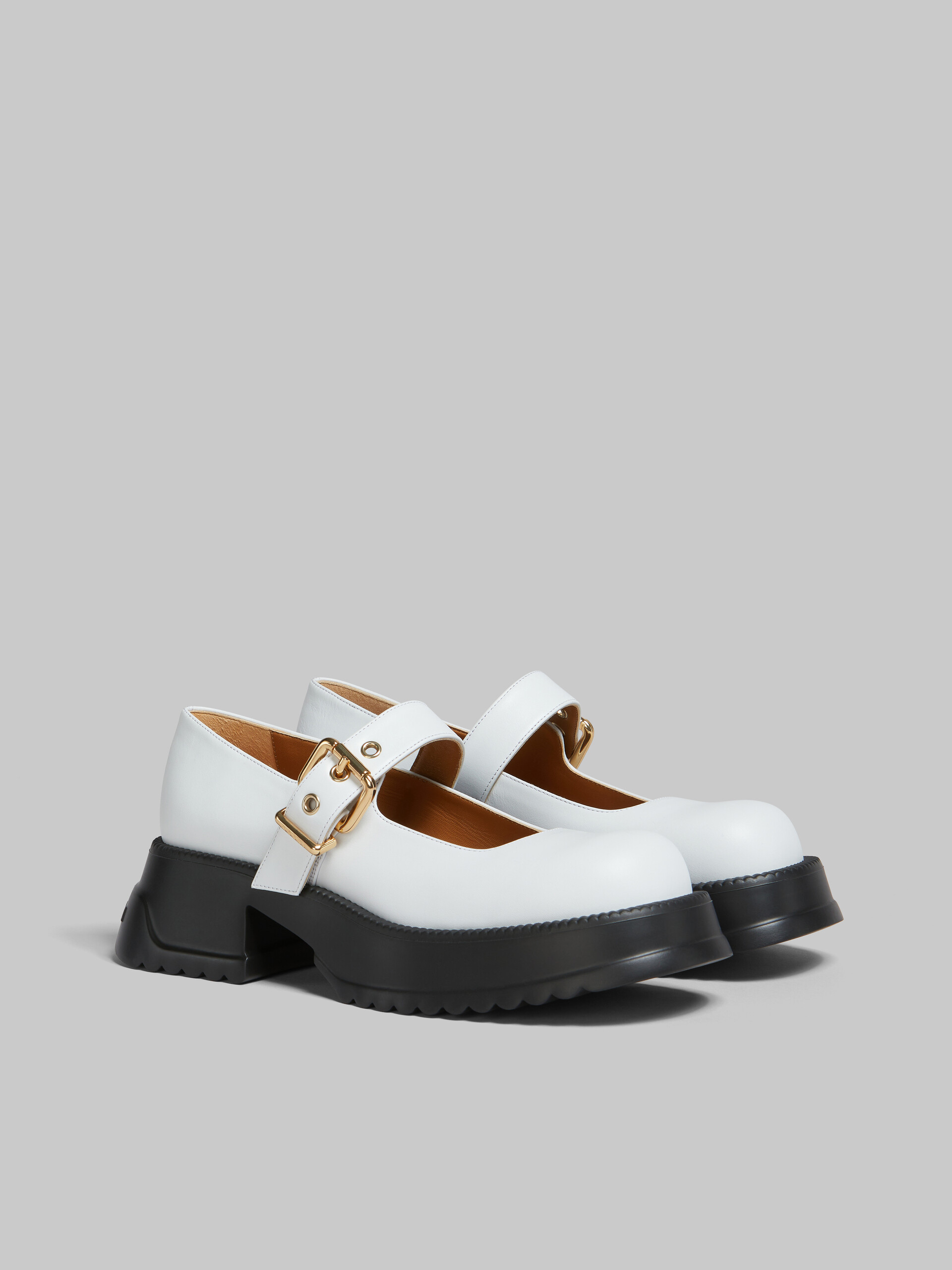 Zapatos estilo Mary Jane de piel negra con suela de plataforma - Sneakers - Image 2