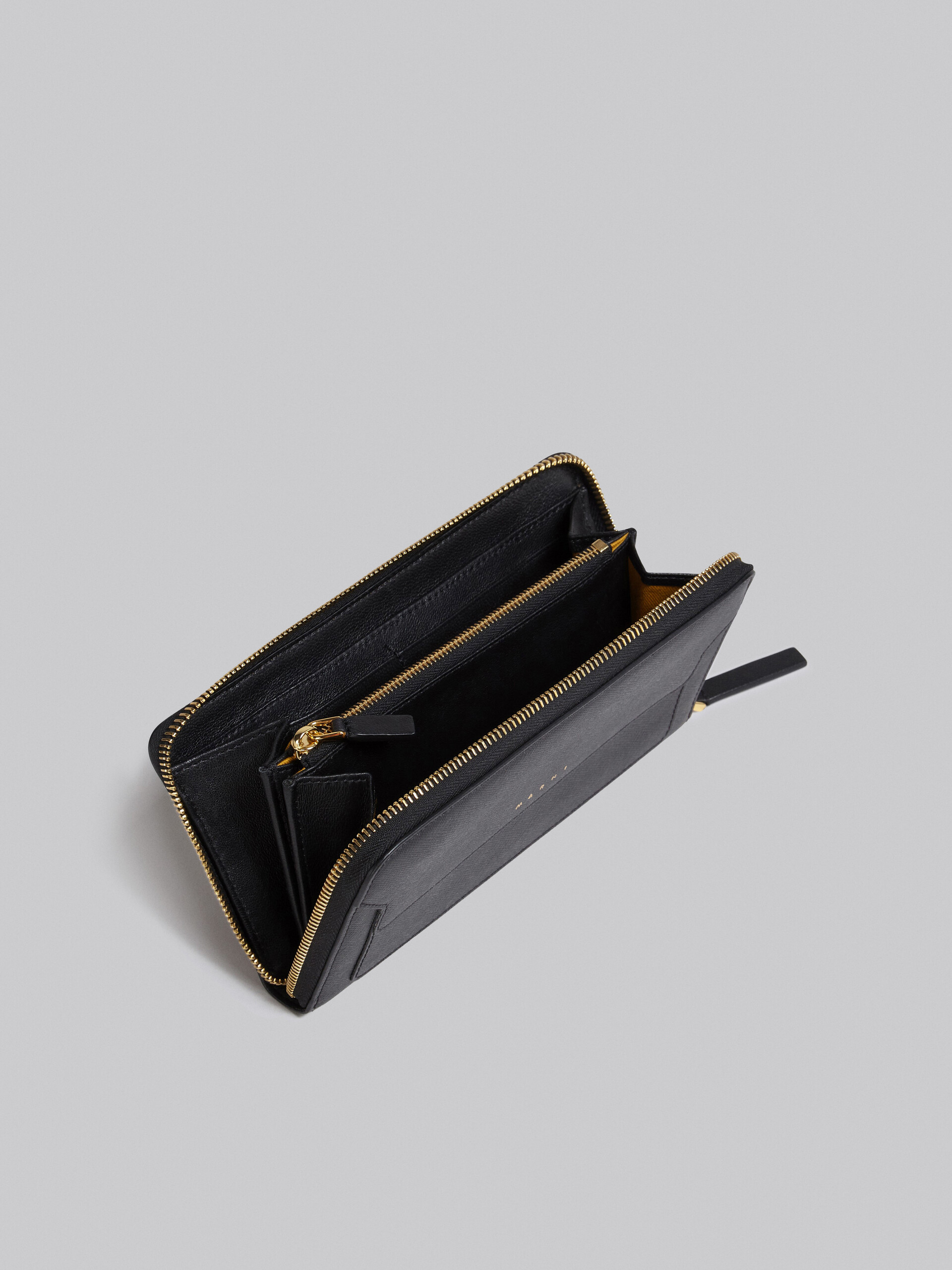pleegouders Eerste Bad Black saffiano leather zip-around wallet | Marni