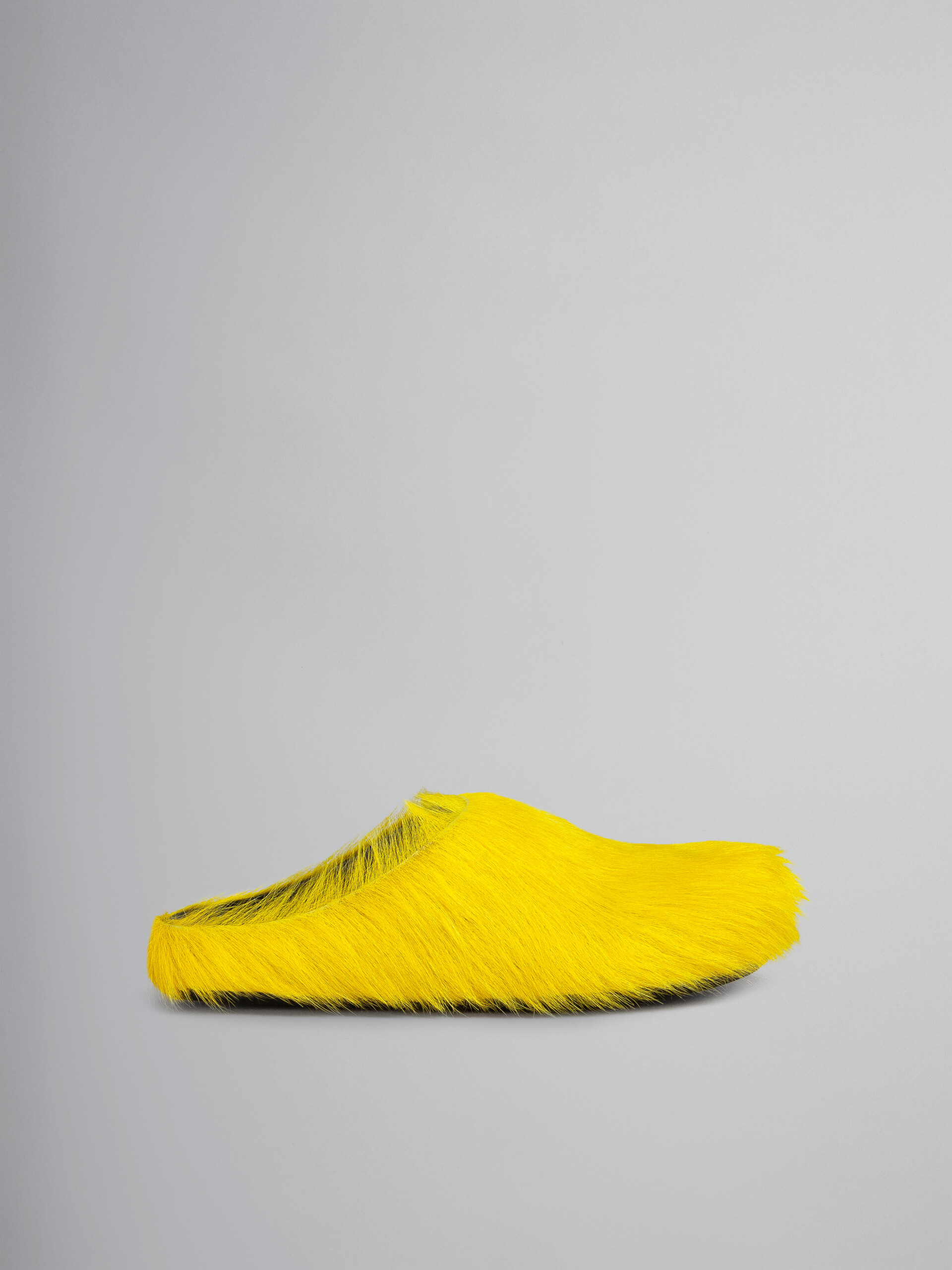 Yellow long hair leather fussbett sabot - Clogs - Image 1