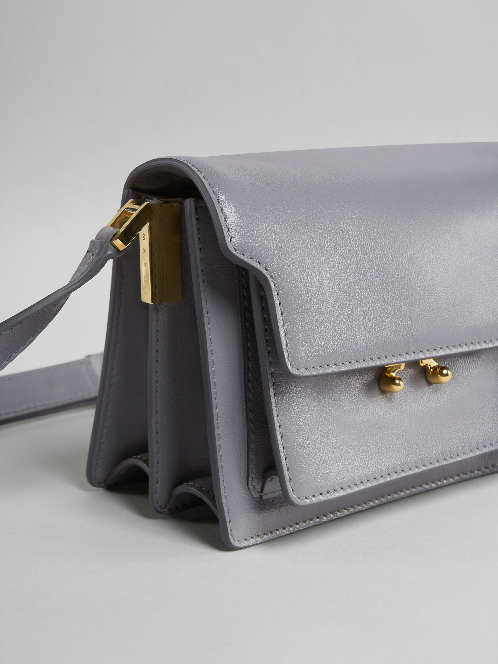 TRUNK SOFT mini bag in grey leather - Shoulder Bag - Image 5