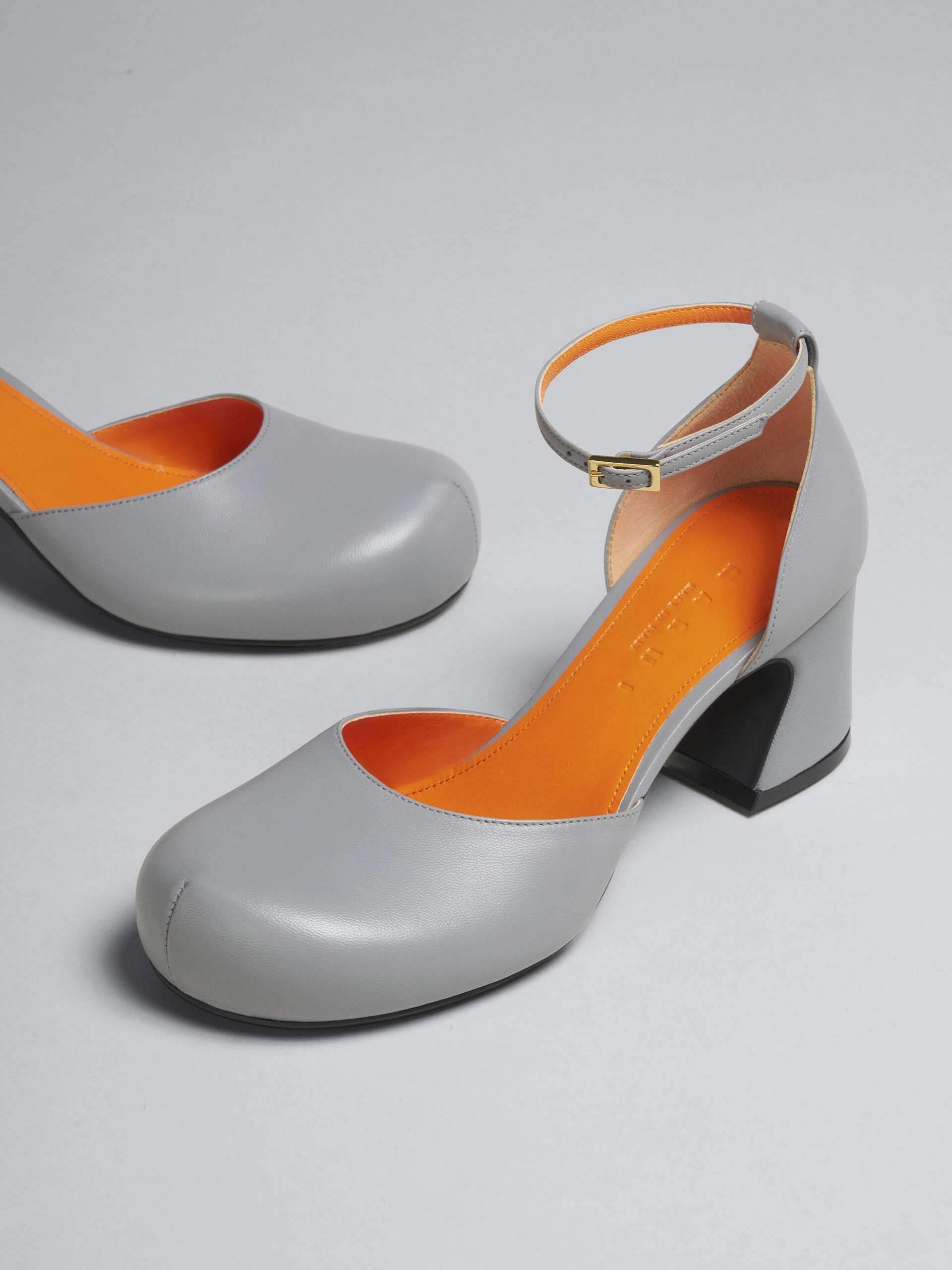 Grey leather Mary Jane pump - Pumps - Image 5