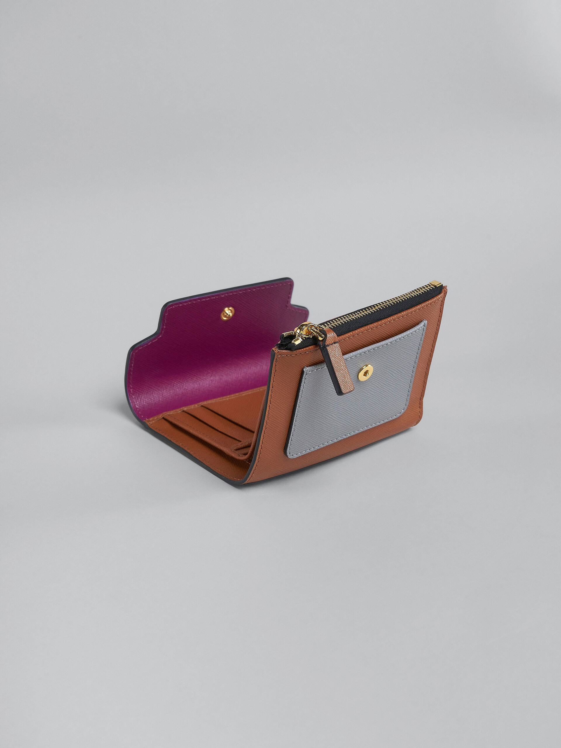 Portafoglio tri-fold in saffiano viola grigio e marrone - Portafogli - Image 5