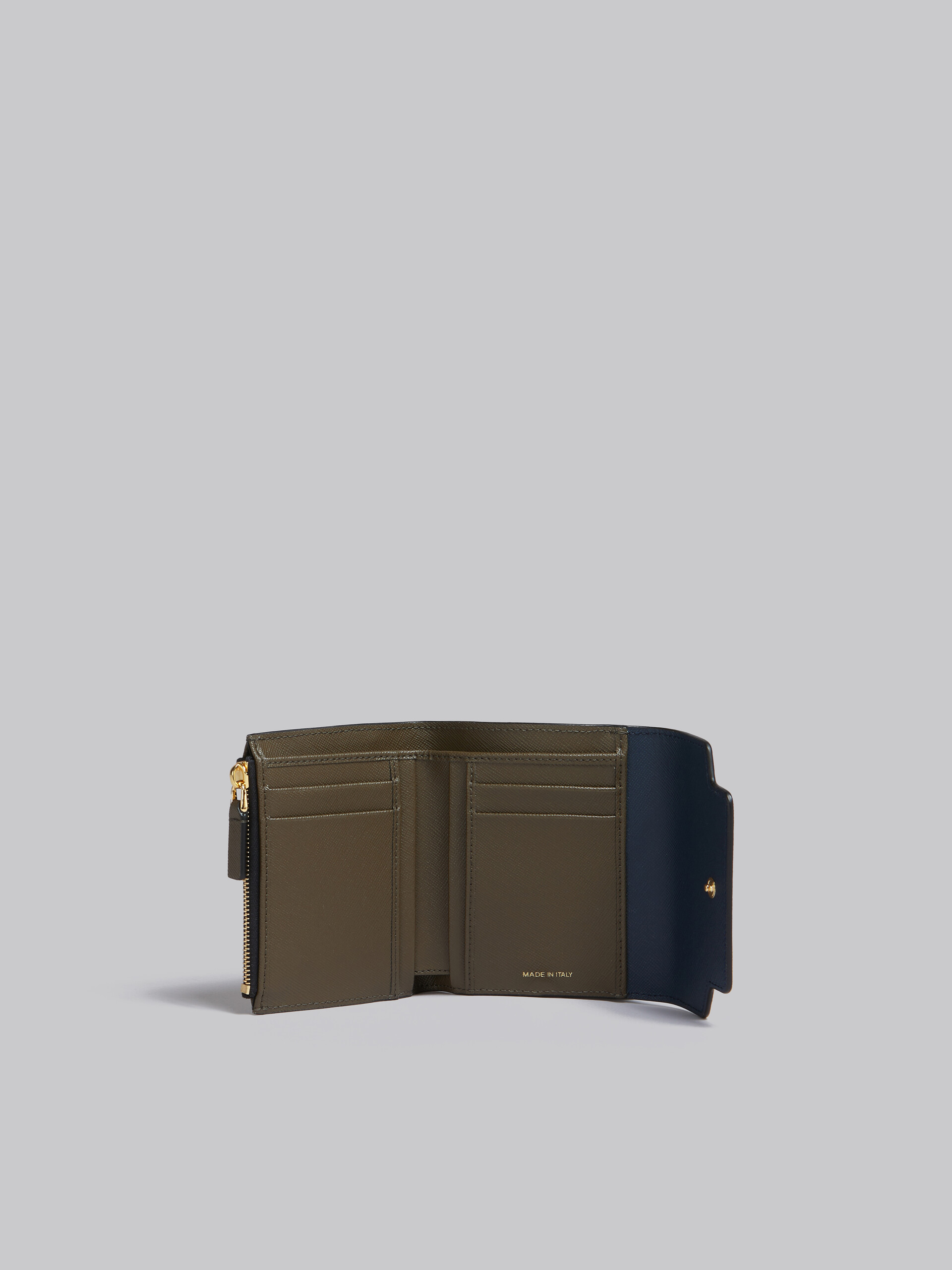 Portemonnaie aus Saffiano-Leder in Hellgrün, Weiß und Braun - Brieftaschen - Image 2