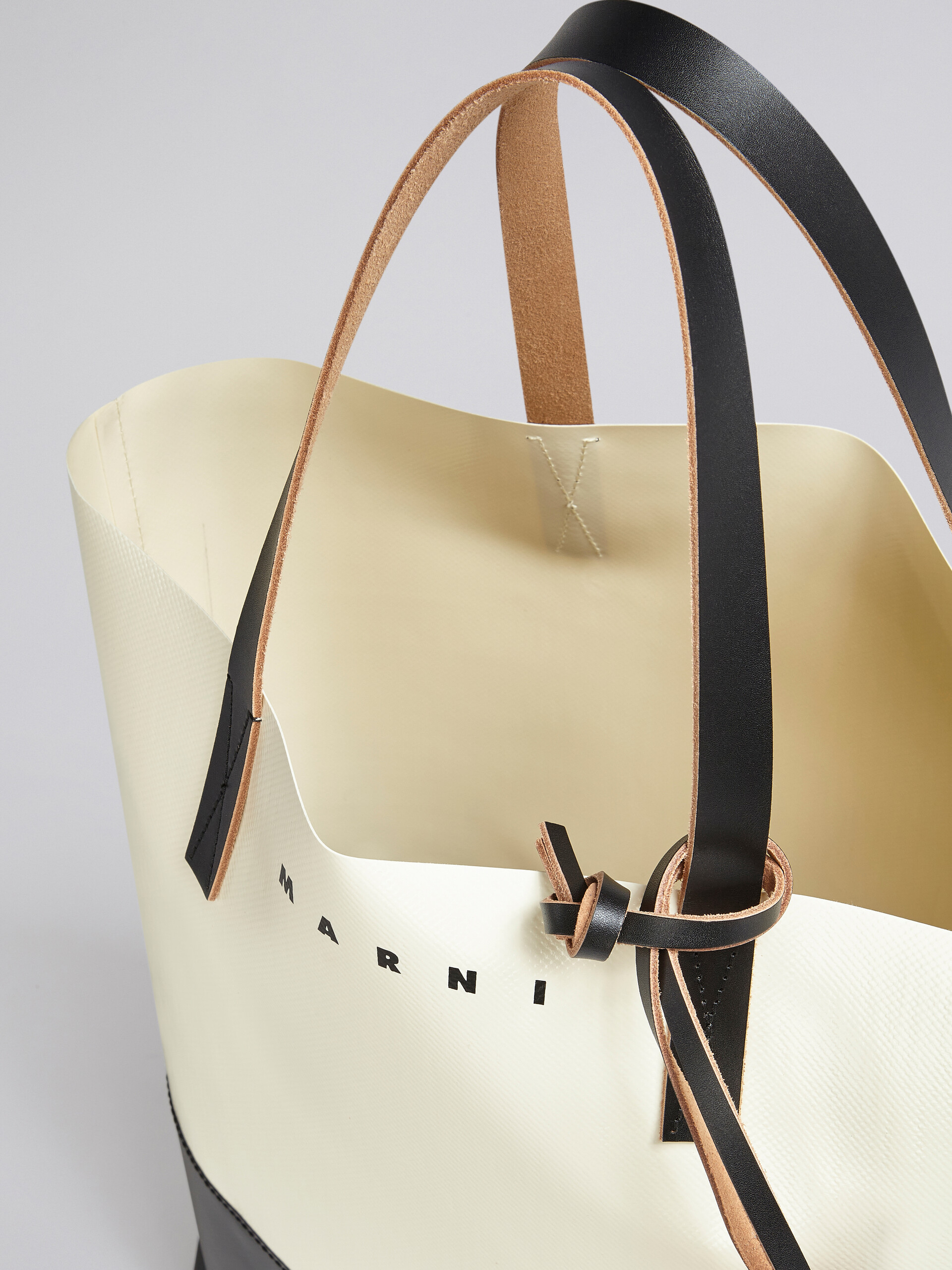 Tribeca shopping bag in white and black