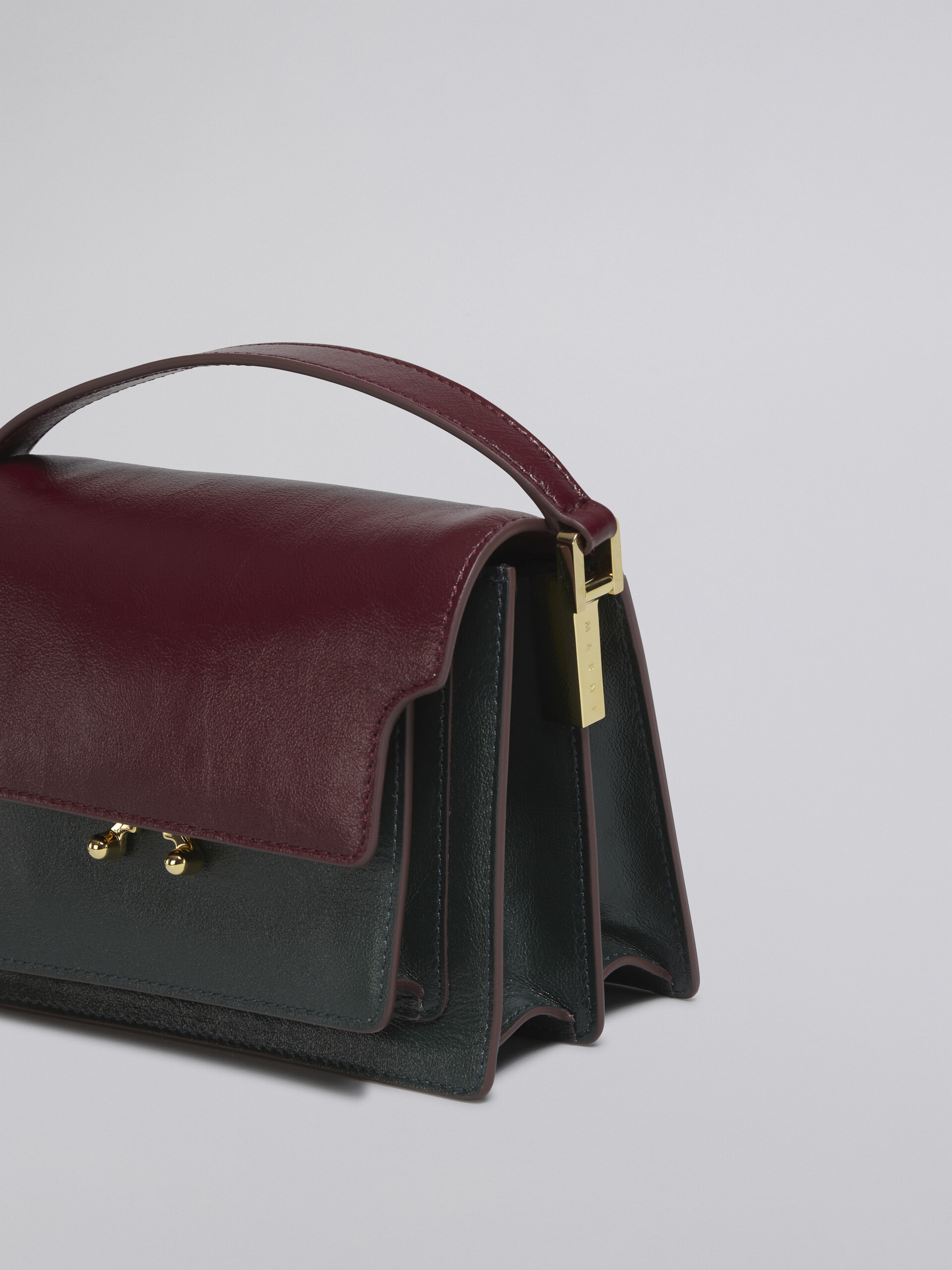 TRUNK SOFT bag in green and burgundy tumbled calf - Shoulder Bags - Image 3
