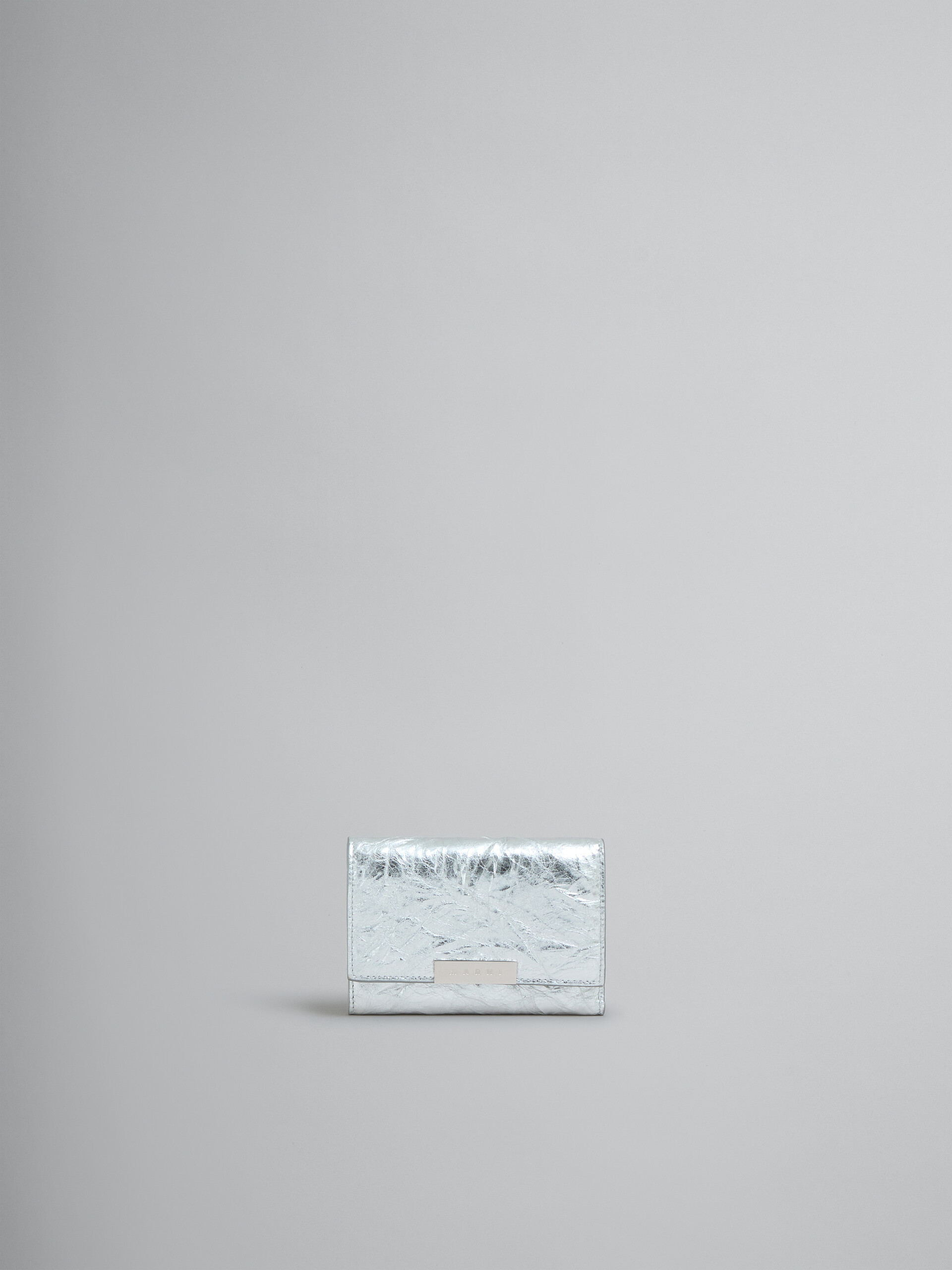 Portafoglio Prisma tri-fold in pelle color argento - Portafogli - Image 1