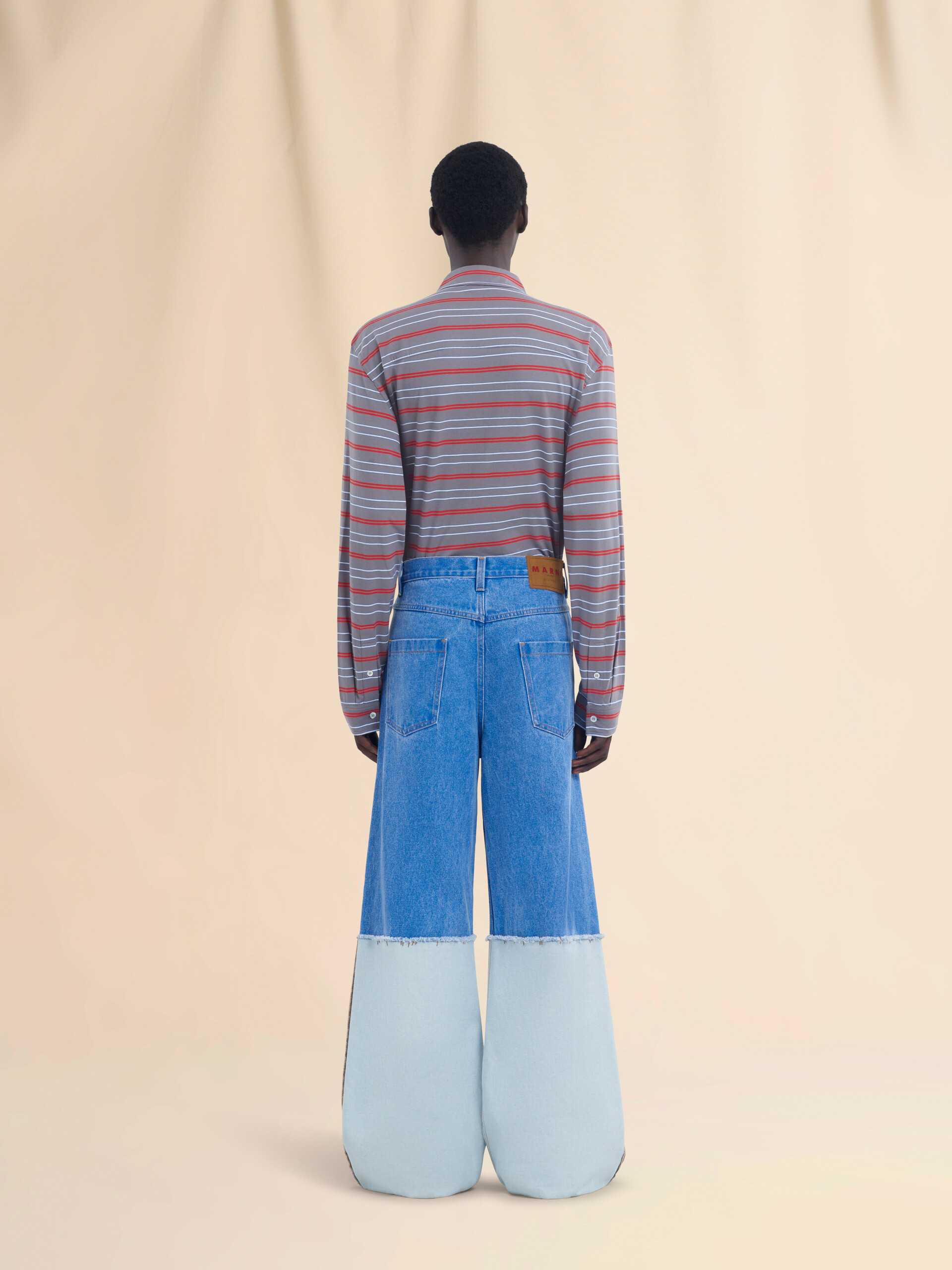 Weite blaue Jeans aus Denim mit hohem Umschlag - Hosen - Image 3
