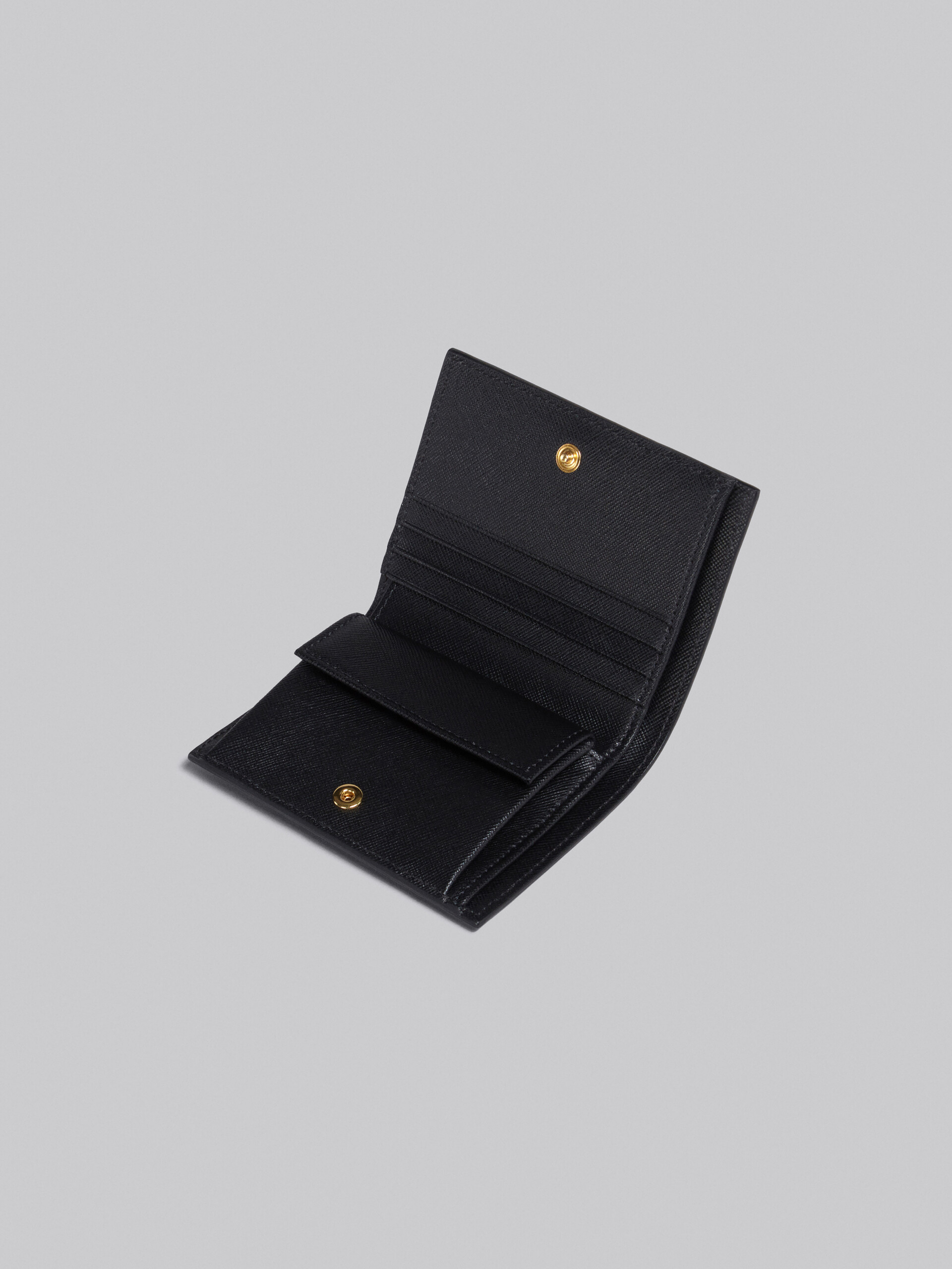 Zweifache Faltbrieftasche aus schwarzem Saffiano-Leder - Brieftaschen - Image 4