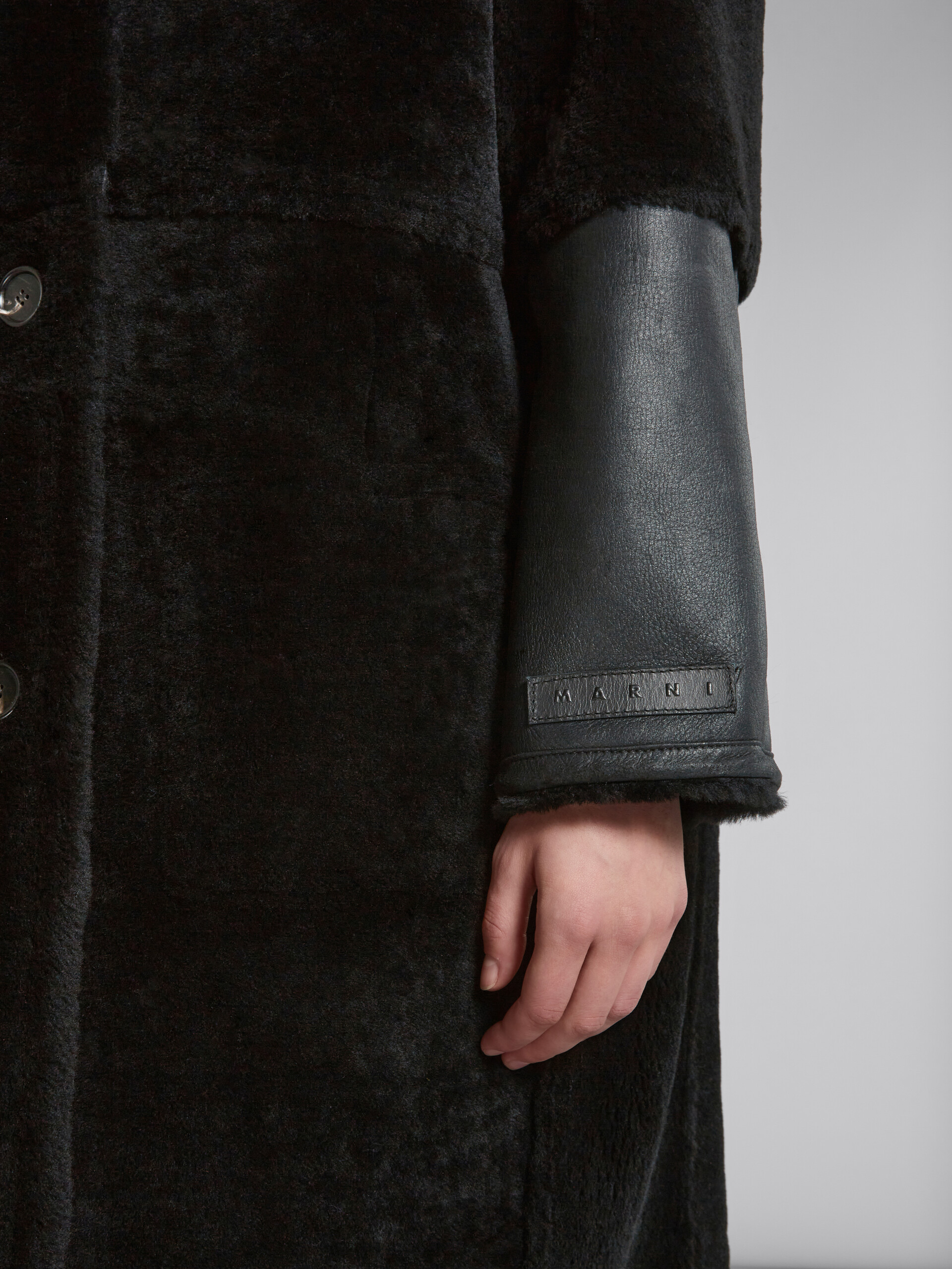 Black reversible shearling coat - Coat - Image 5