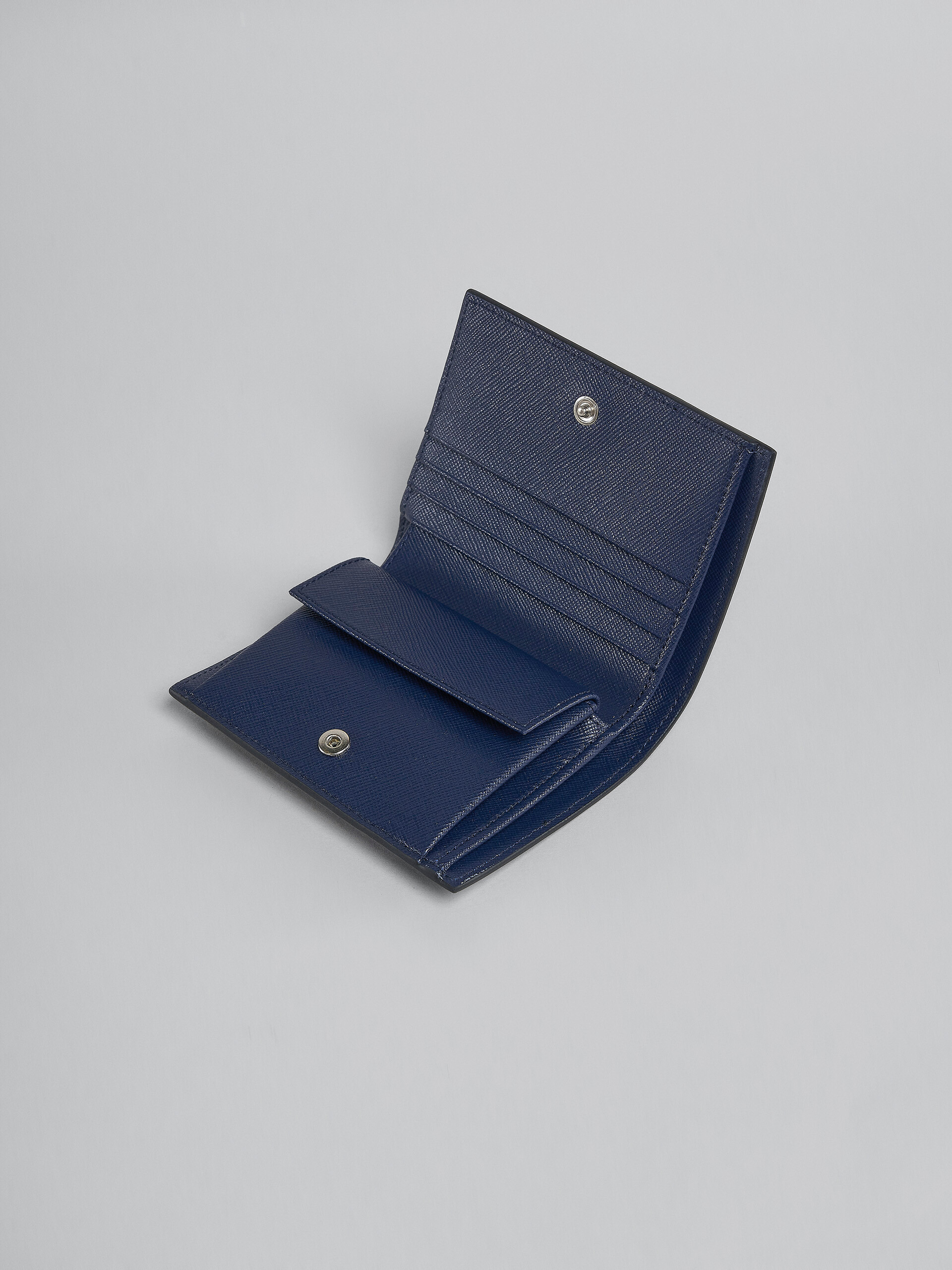 Zweifache Faltbrieftasche aus blauem Saffiano-Leder - Brieftaschen - Image 4