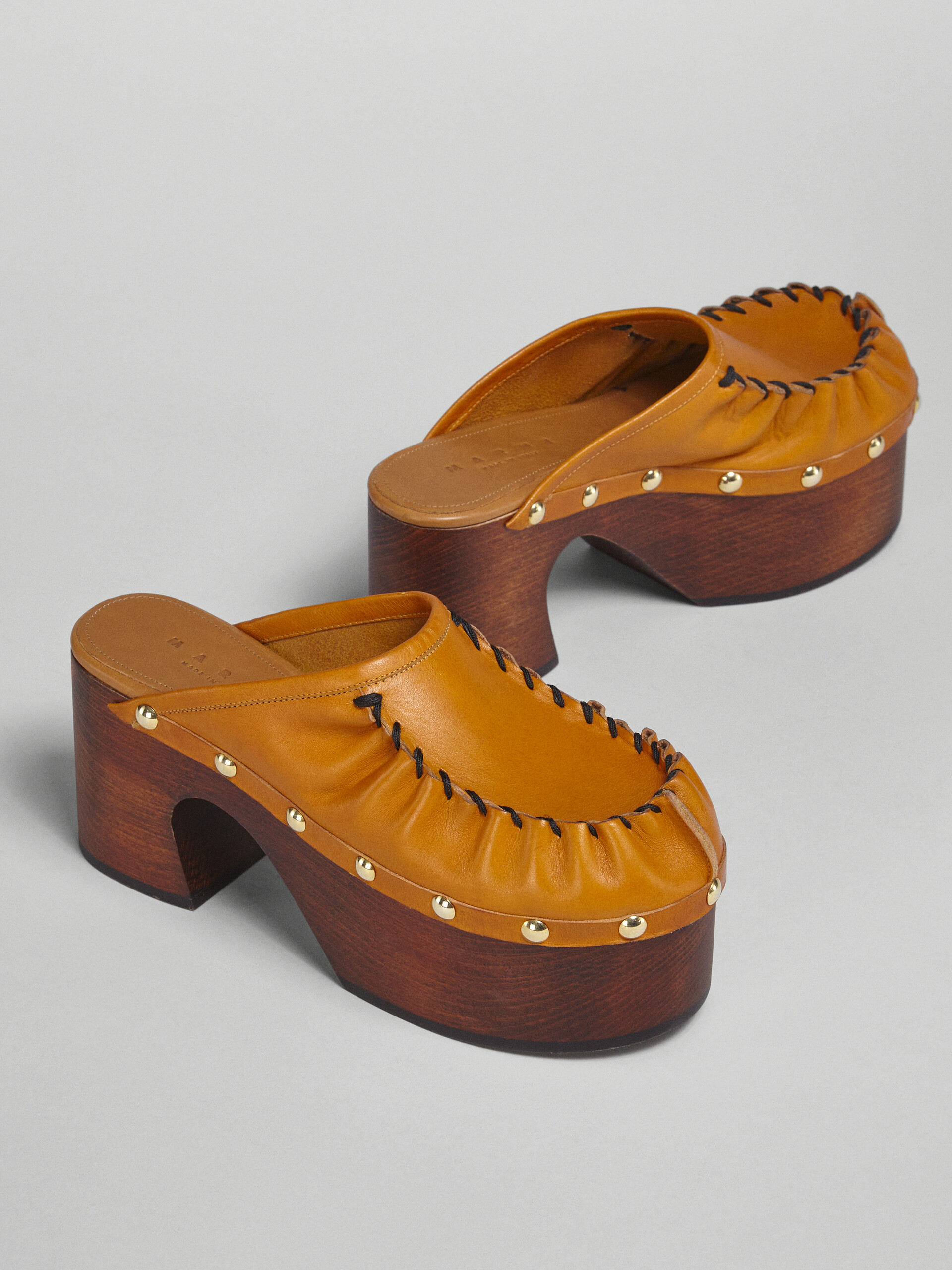 Vegetable-tanned leather sabot - Clogs - Image 5