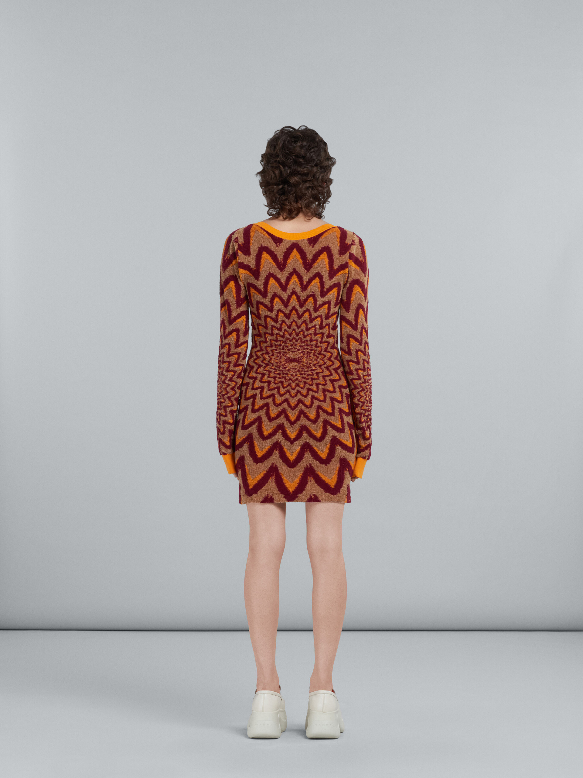 Short orange-tone dress with optical motif - Dresses - Image 3