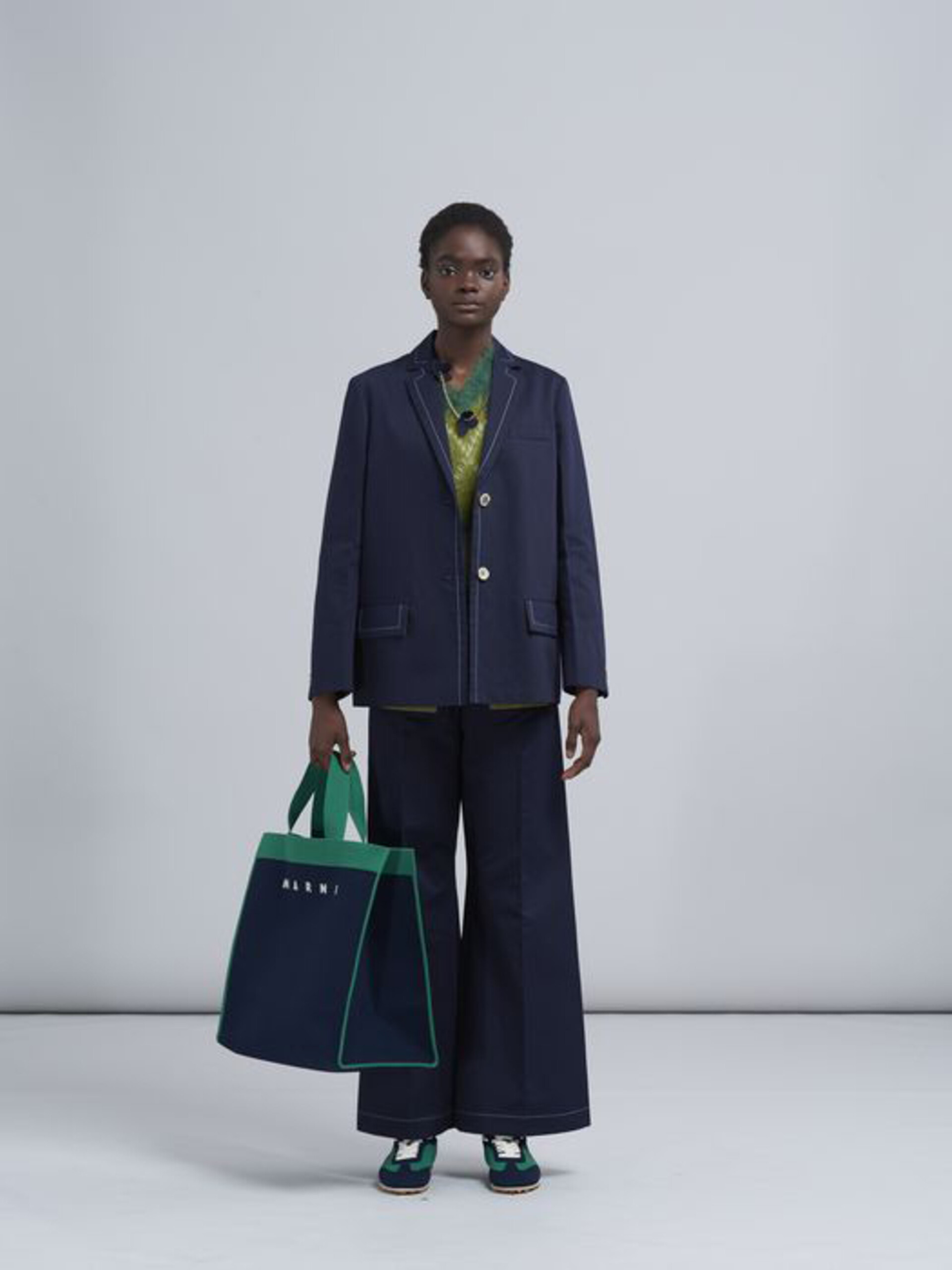 Large shopping bag in blueblack and green jacquard - Shopping Bags - Image 2