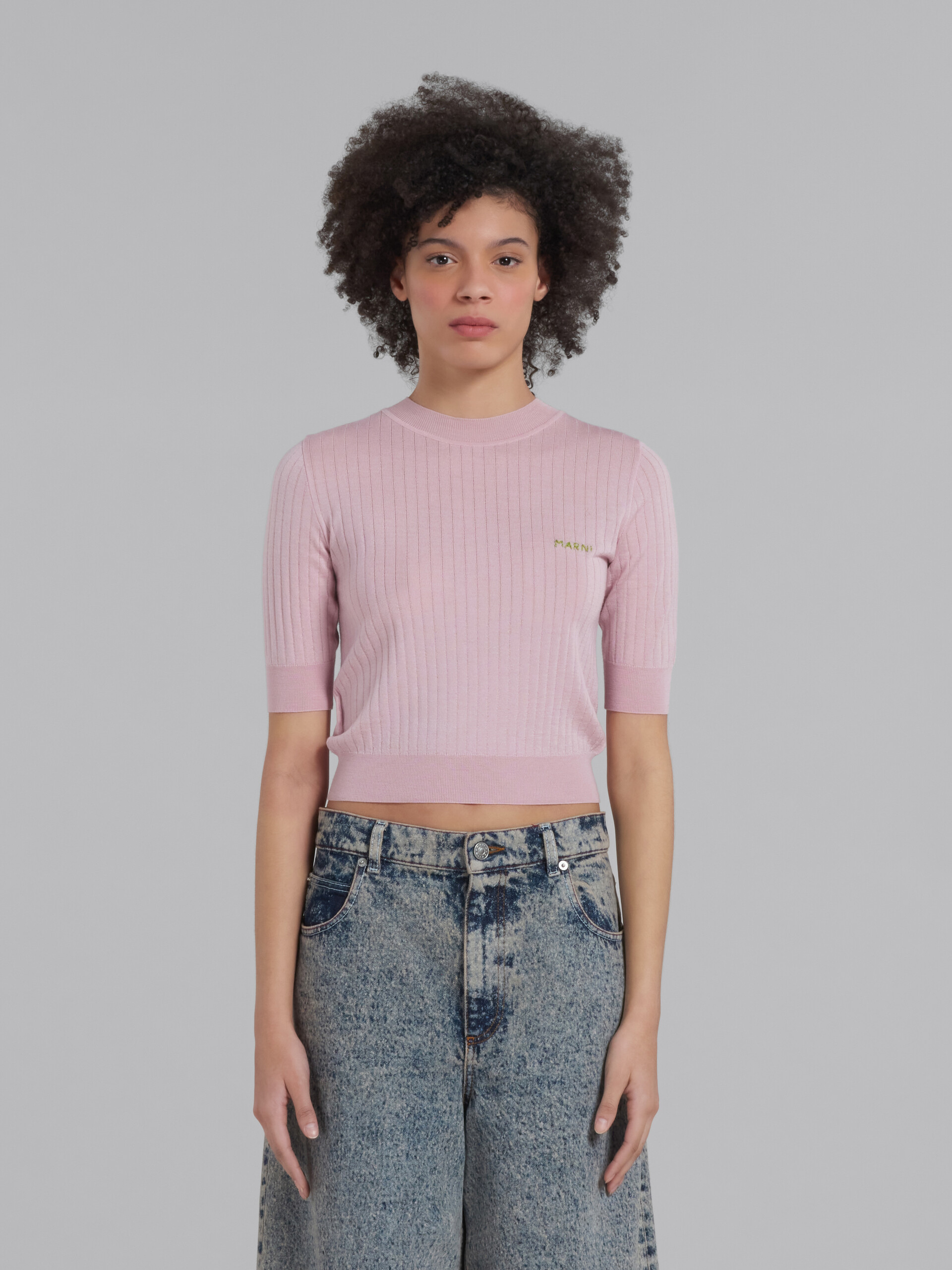Rosafarbener, gerippter Pullover aus Wolle und Seide - Pullover - Image 2
