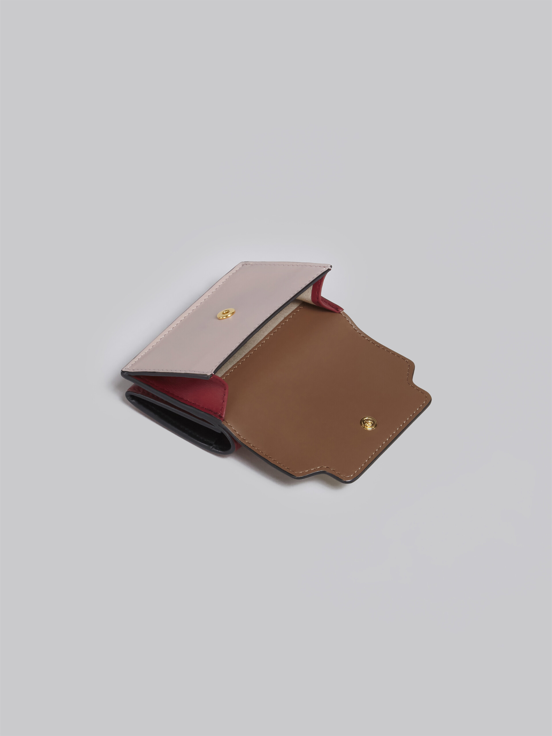 Portafoglio tri-fold in pelle marrone rosa e bordeaux - Portafogli - Image 5