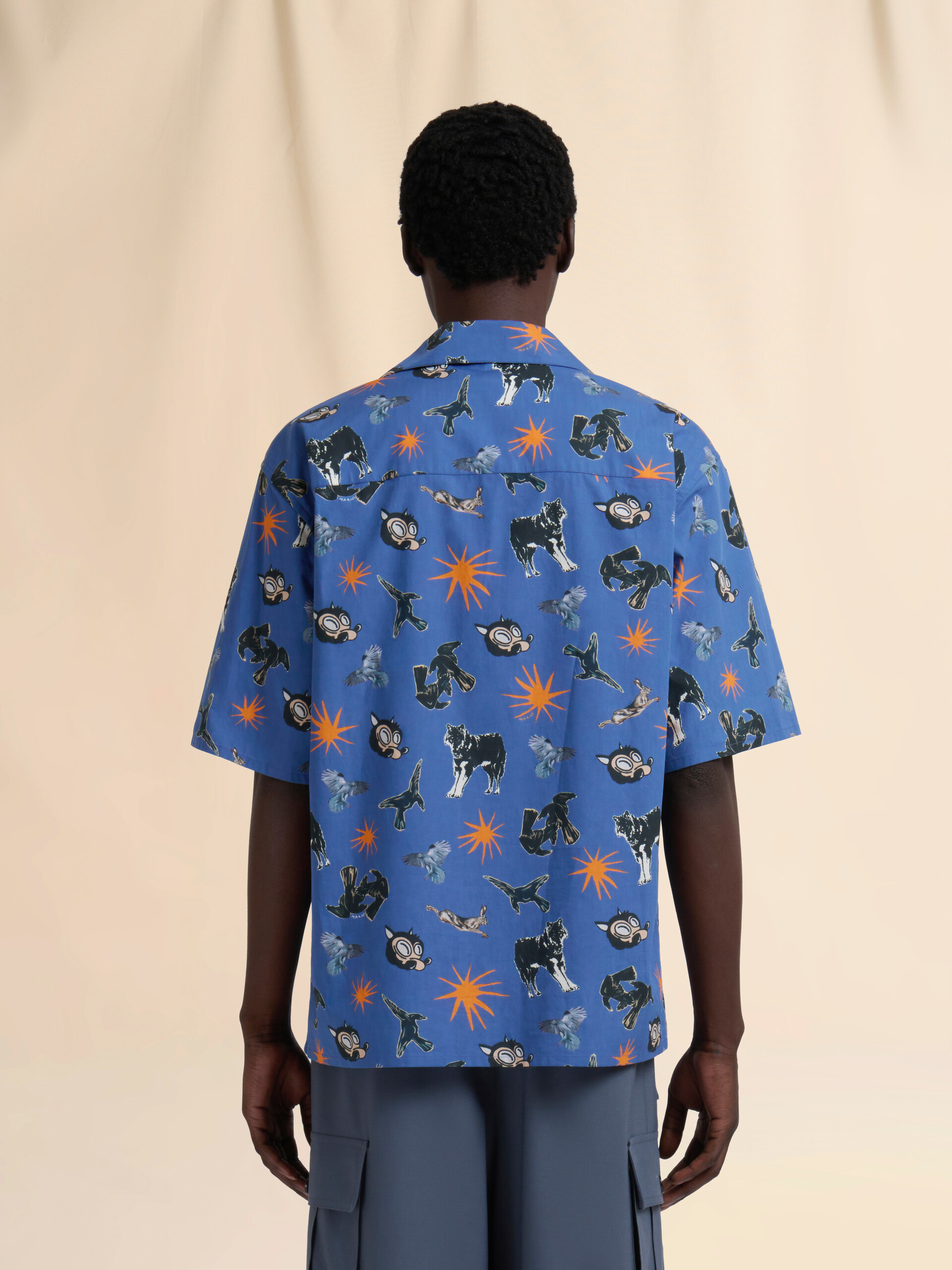 Blue poplin bowling shirt with Wolves, Ravens and Doves print - Shirts - Image 3