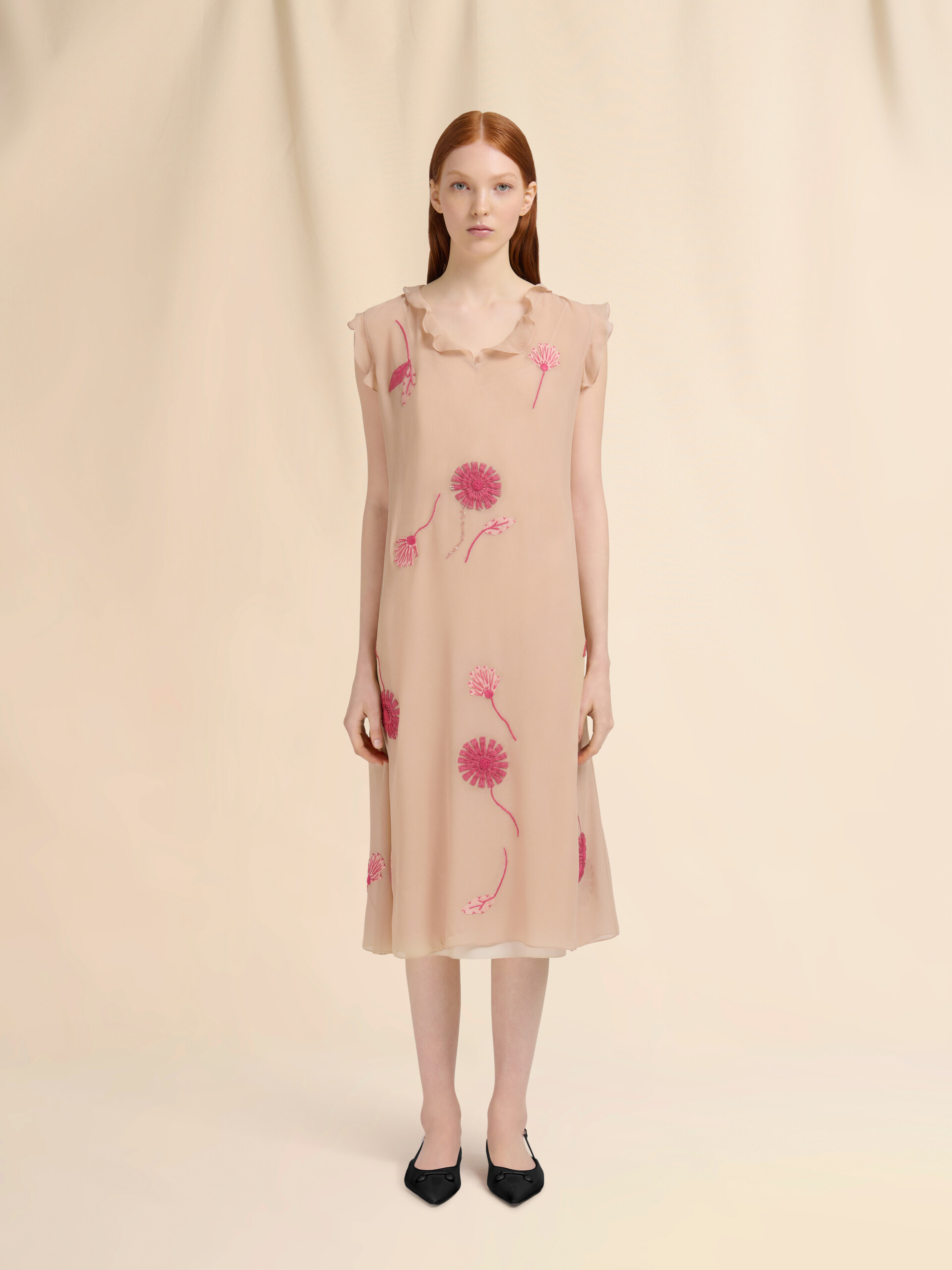 Robe en soie nude avec broderie camélia - Robes - Image 2